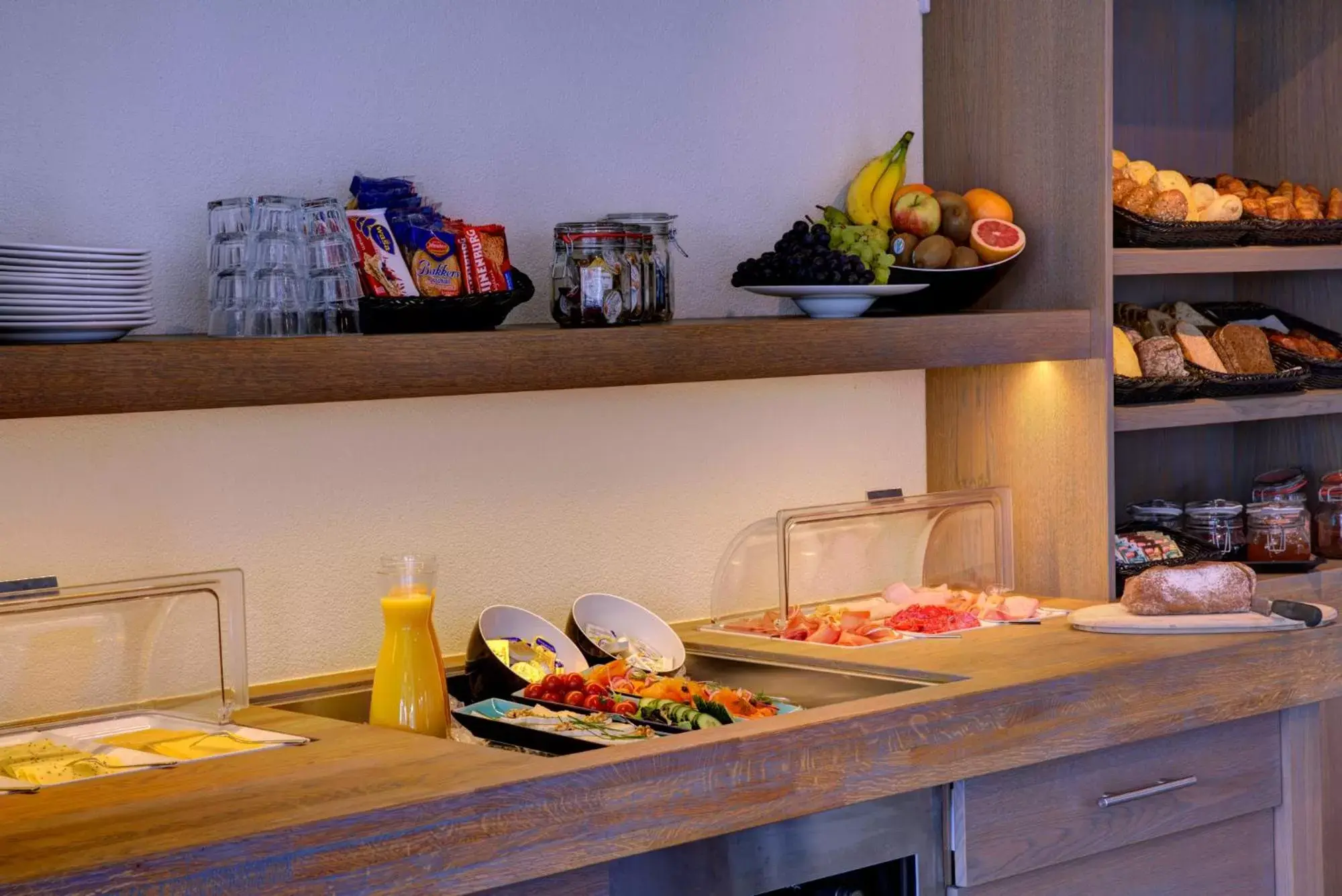 Breakfast, Food in De Maasparel Nextdoor Suites