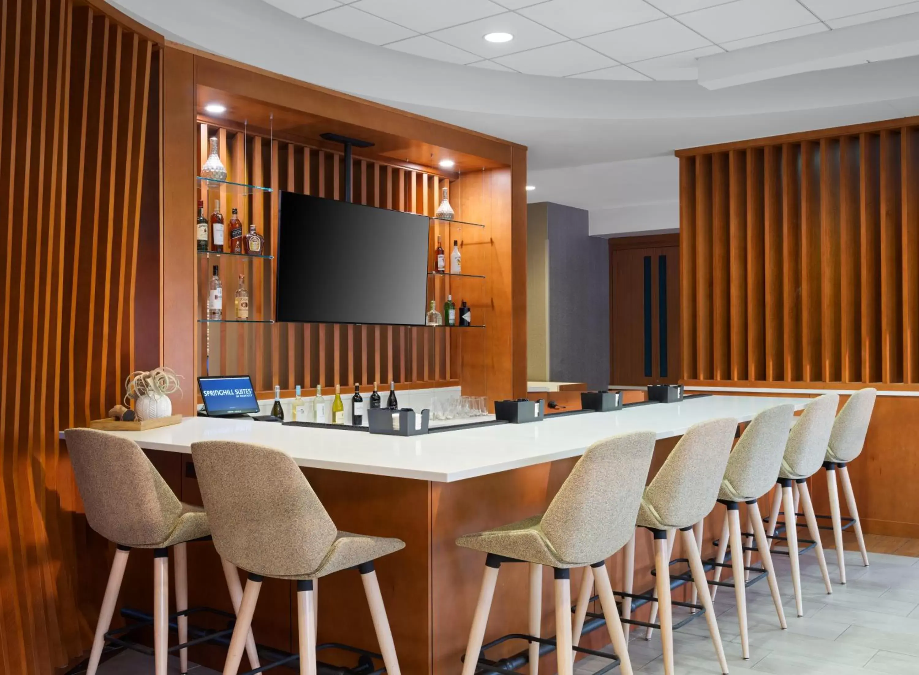 Lounge or bar in SpringHill Suites by Marriott Pittsburgh Mt. Lebanon