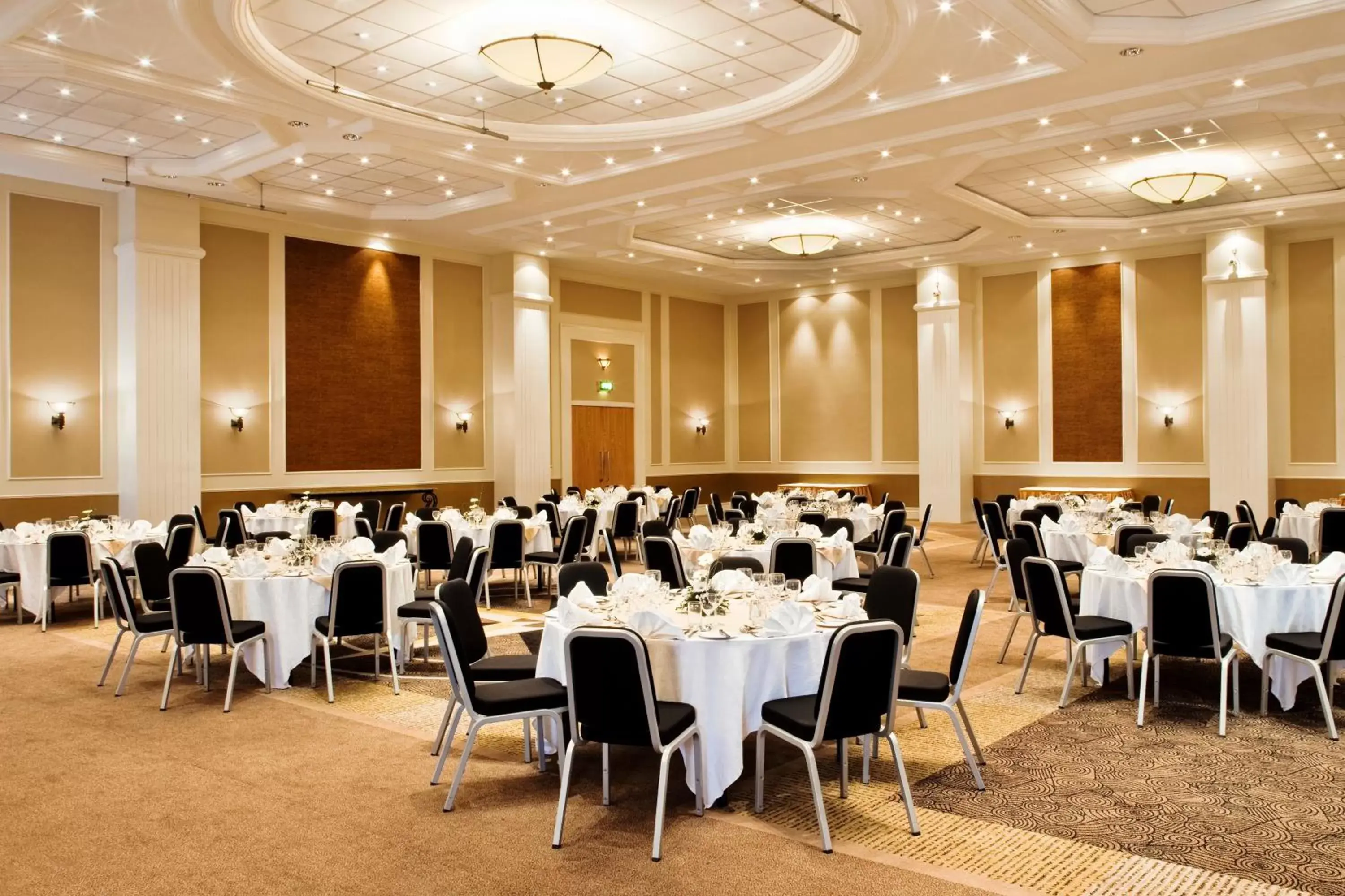 Banquet/Function facilities, Restaurant/Places to Eat in Crowne Plaza Plymouth, an IHG Hotel