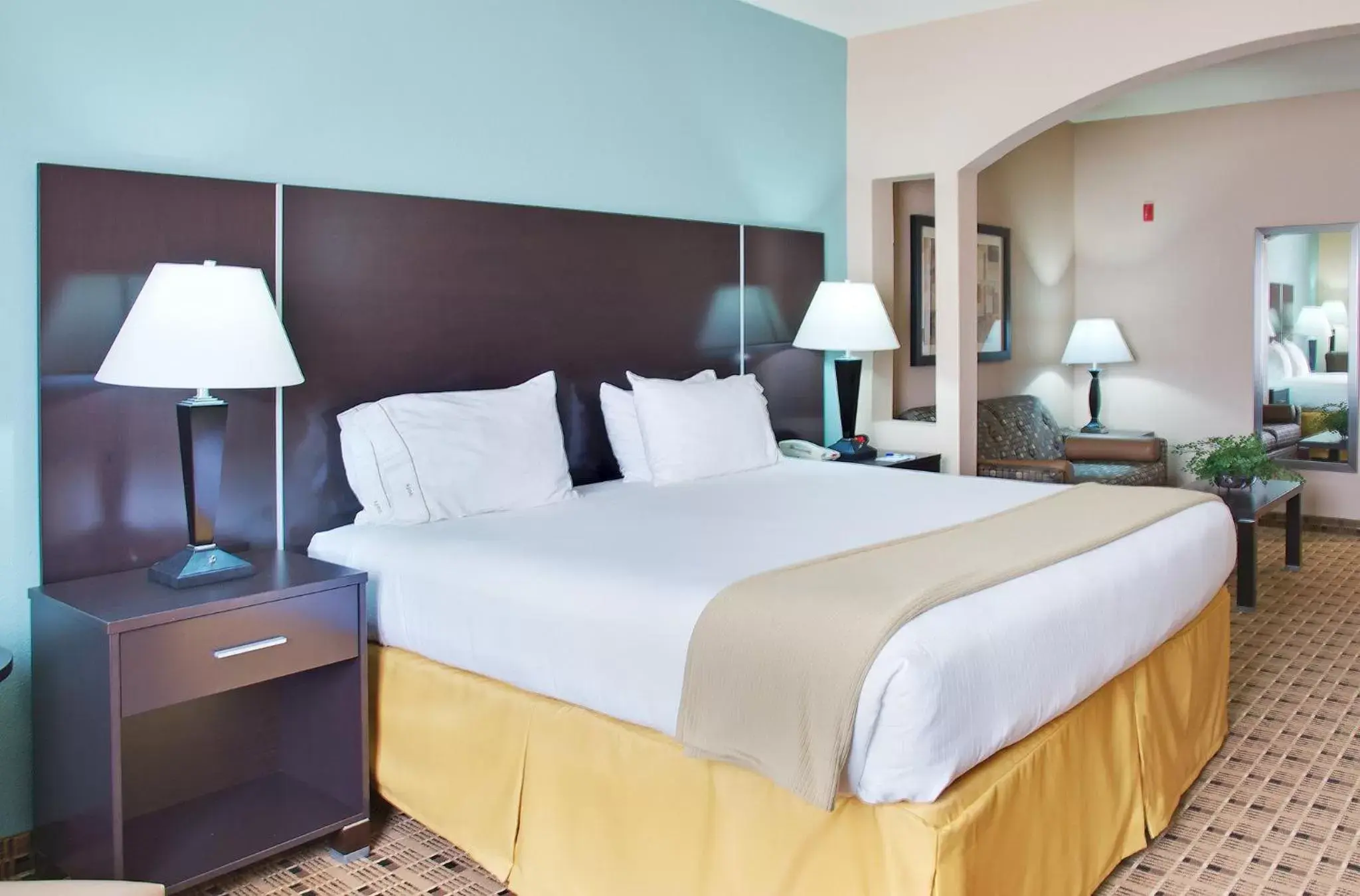 Photo of the whole room, Bed in Holiday Inn Express Hotel & Suites Houston Energy Corridor - West Oaks, an IHG Hotel