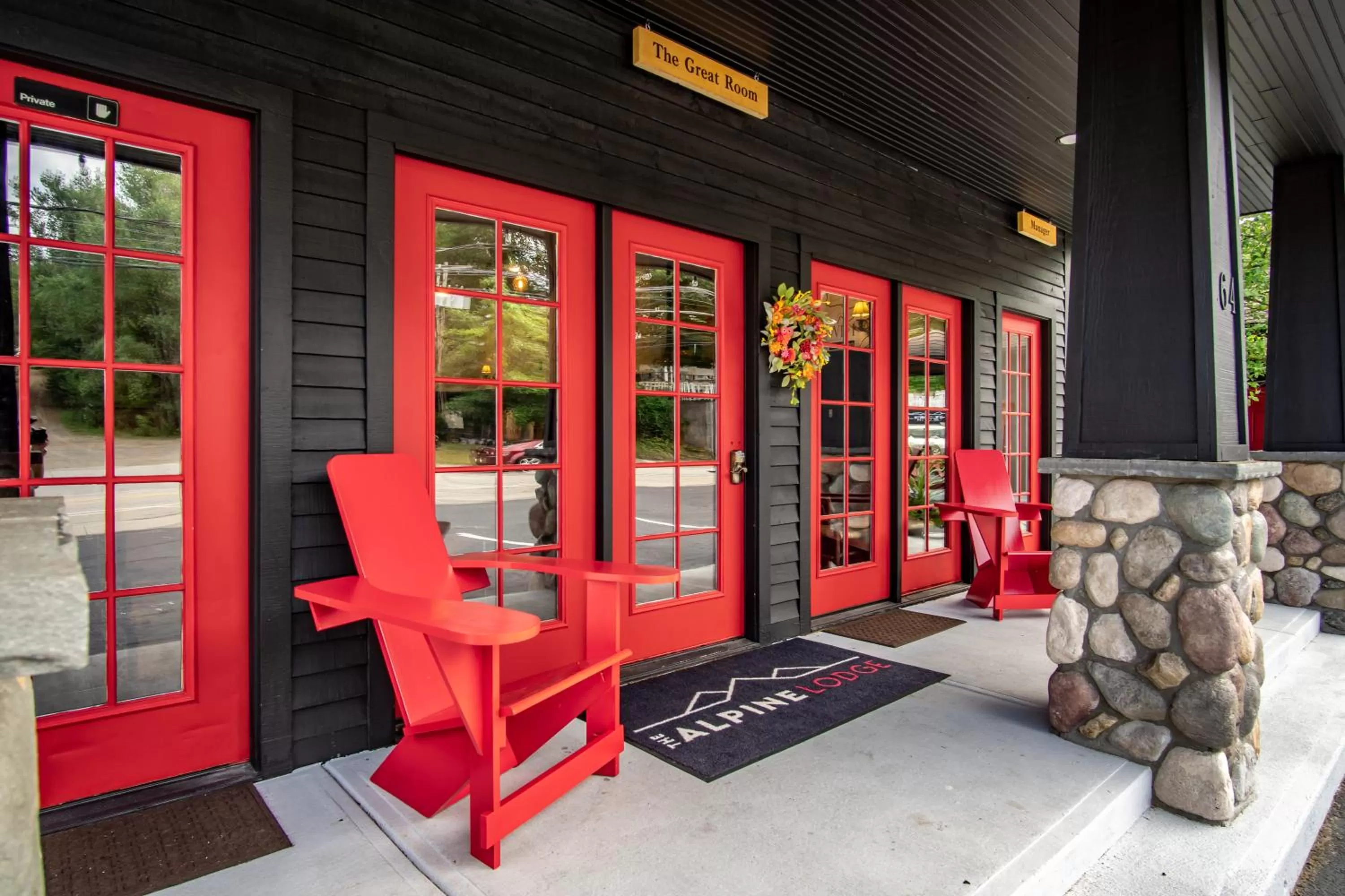 Facade/entrance in The Alpine Lodge