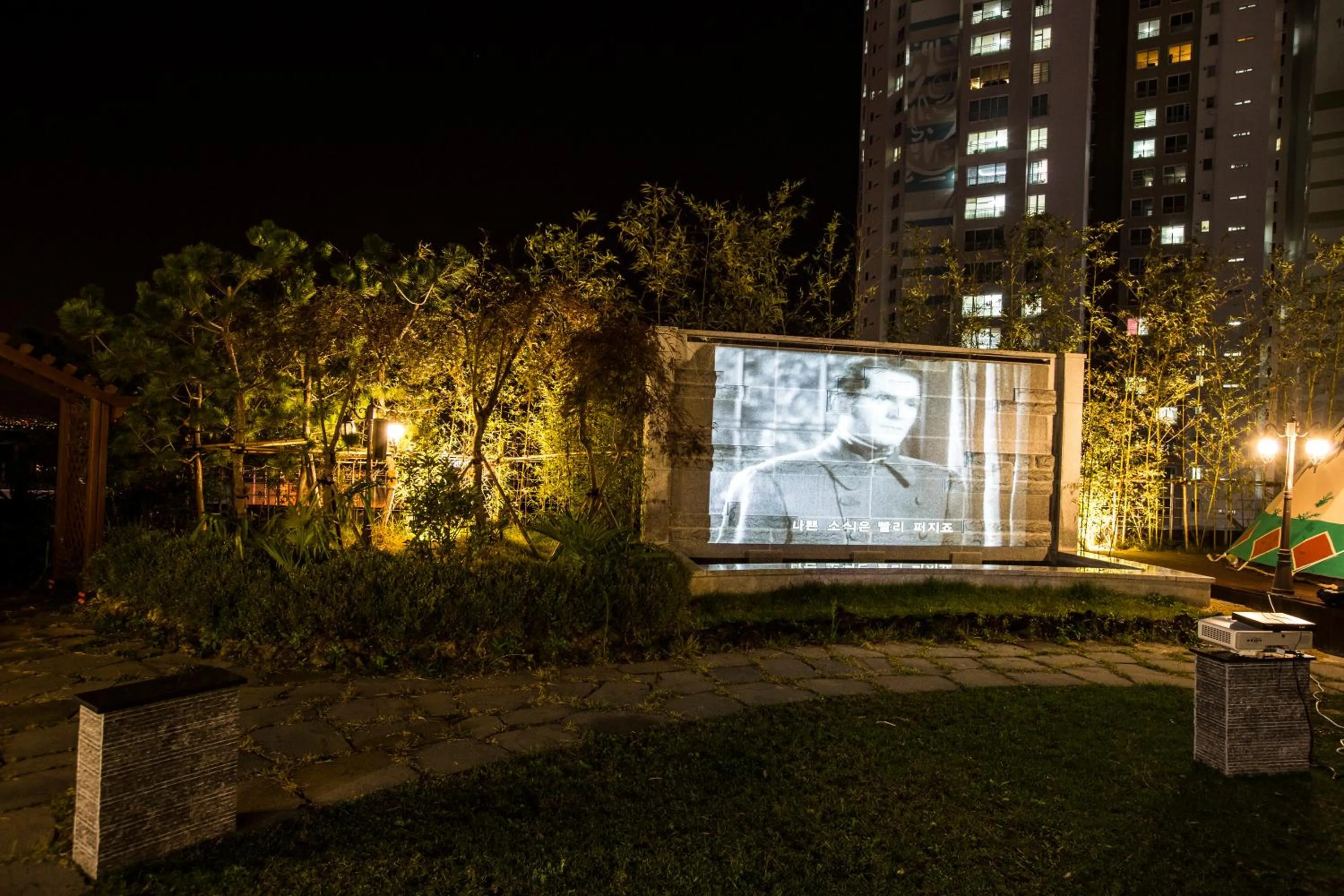 Restaurant/places to eat in I Square Hotel