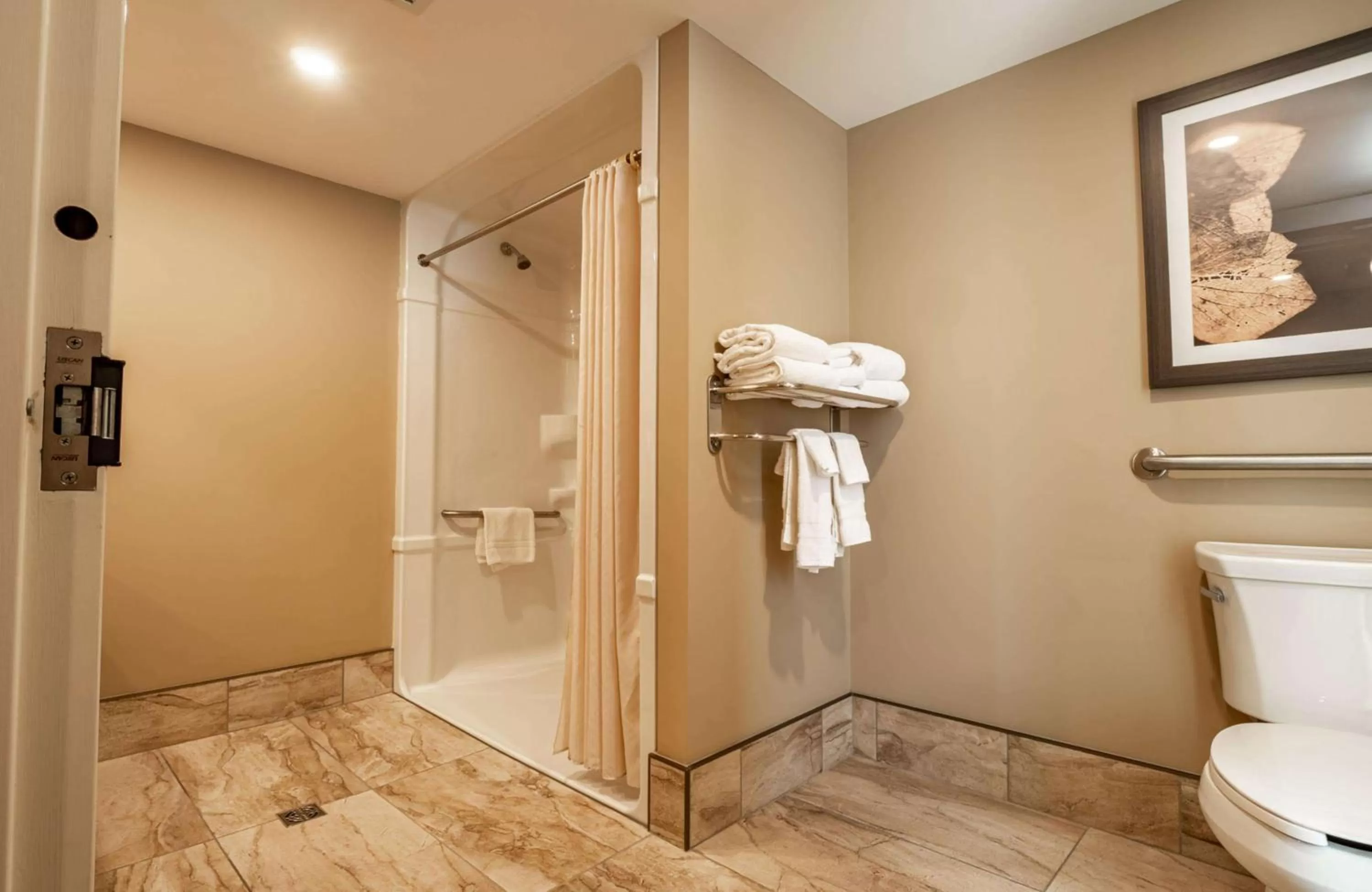 Bathroom in Best Western Plus Cairn Croft Hotel