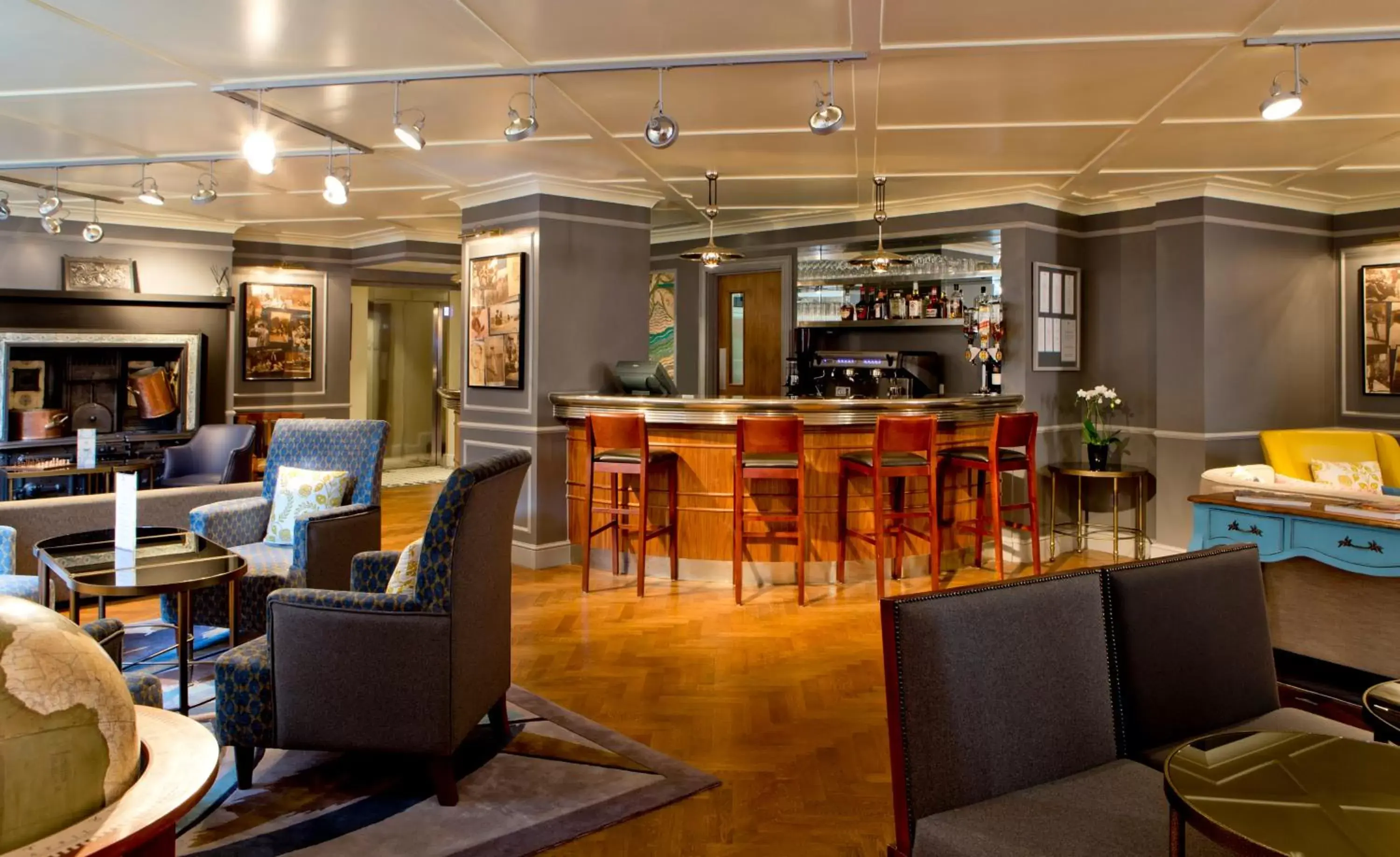 Lounge or bar, Restaurant/Places to Eat in Morton Hotel