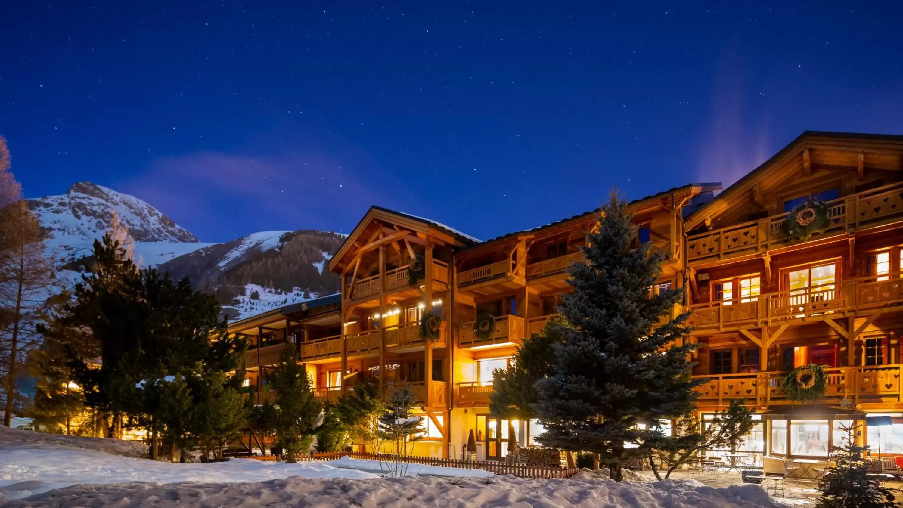 Garden view, Property Building in Chalet Mounier