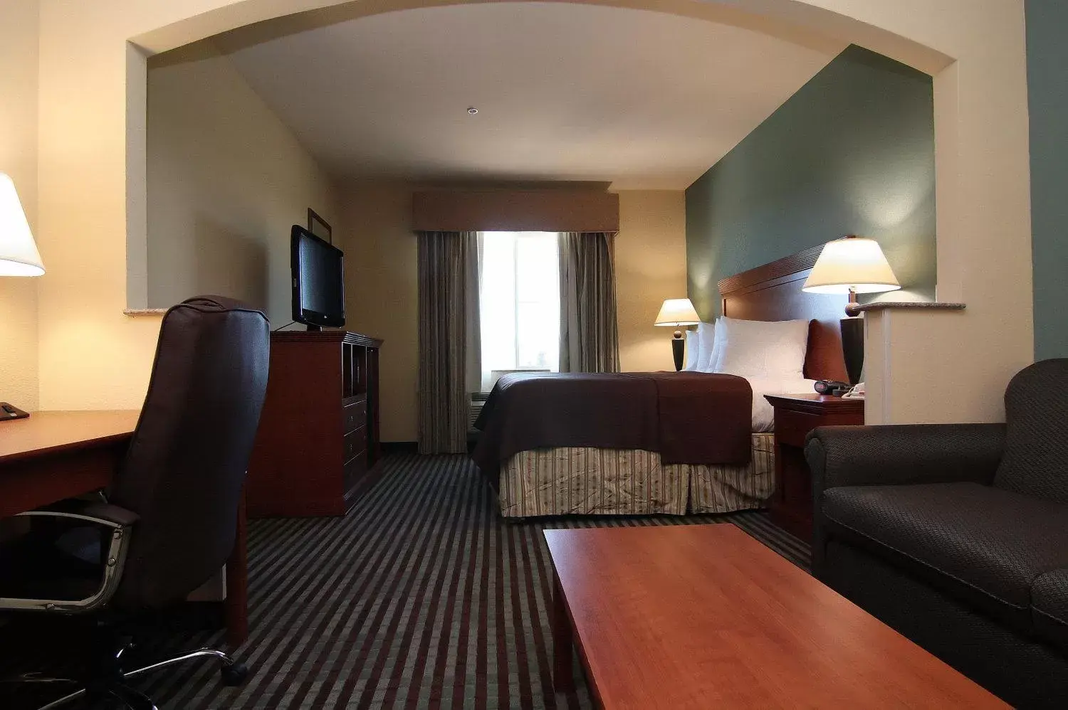King Suite - Non-Smoking in Executive Inn & Suites
