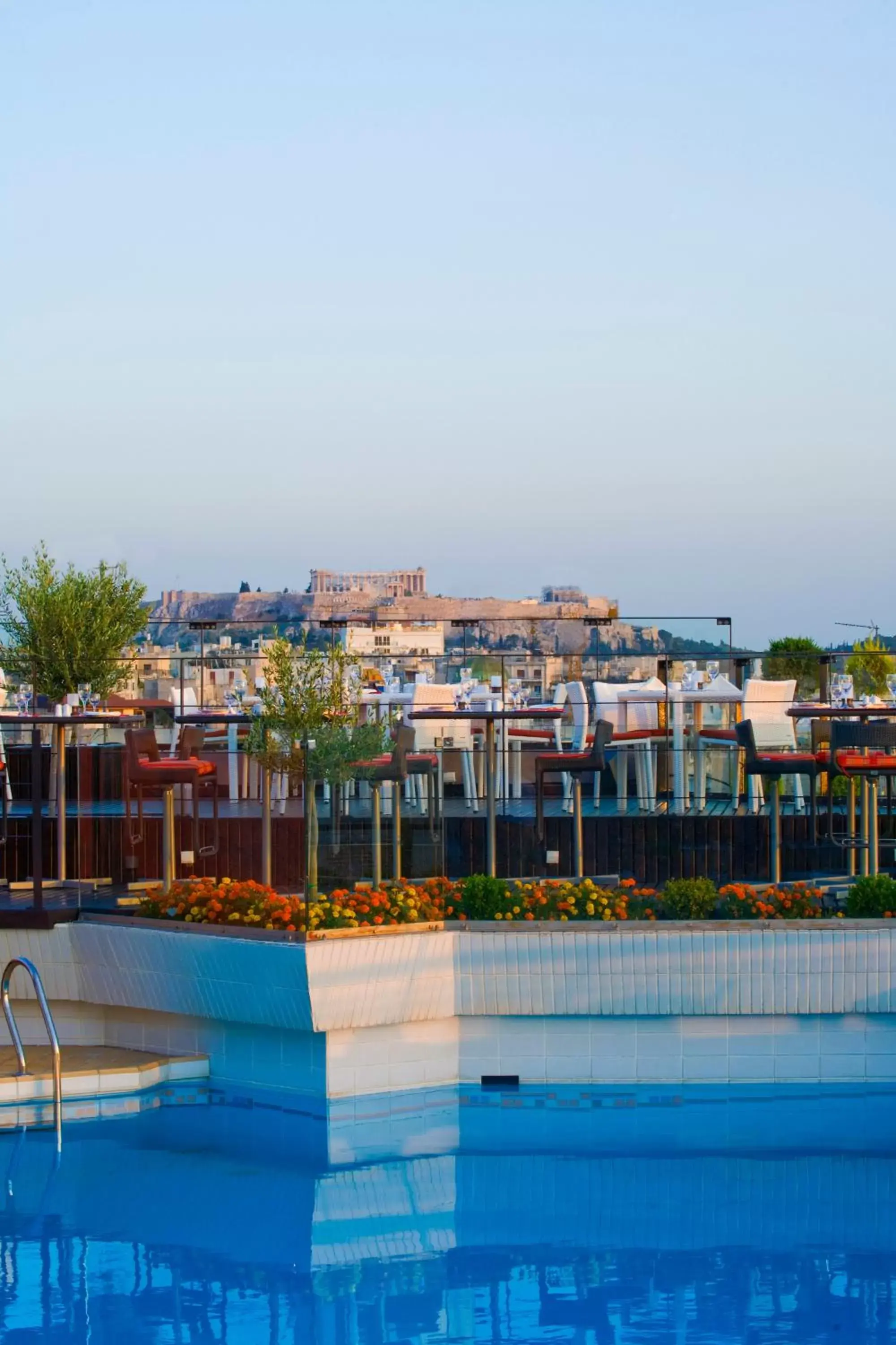 Restaurant/places to eat, Swimming Pool in Novotel Athens