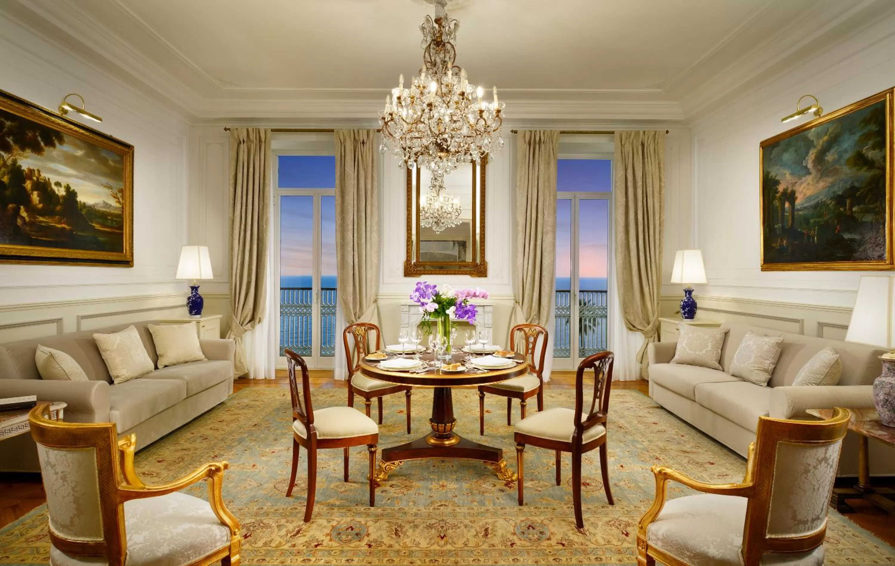 Living room in Royal Hotel Sanremo