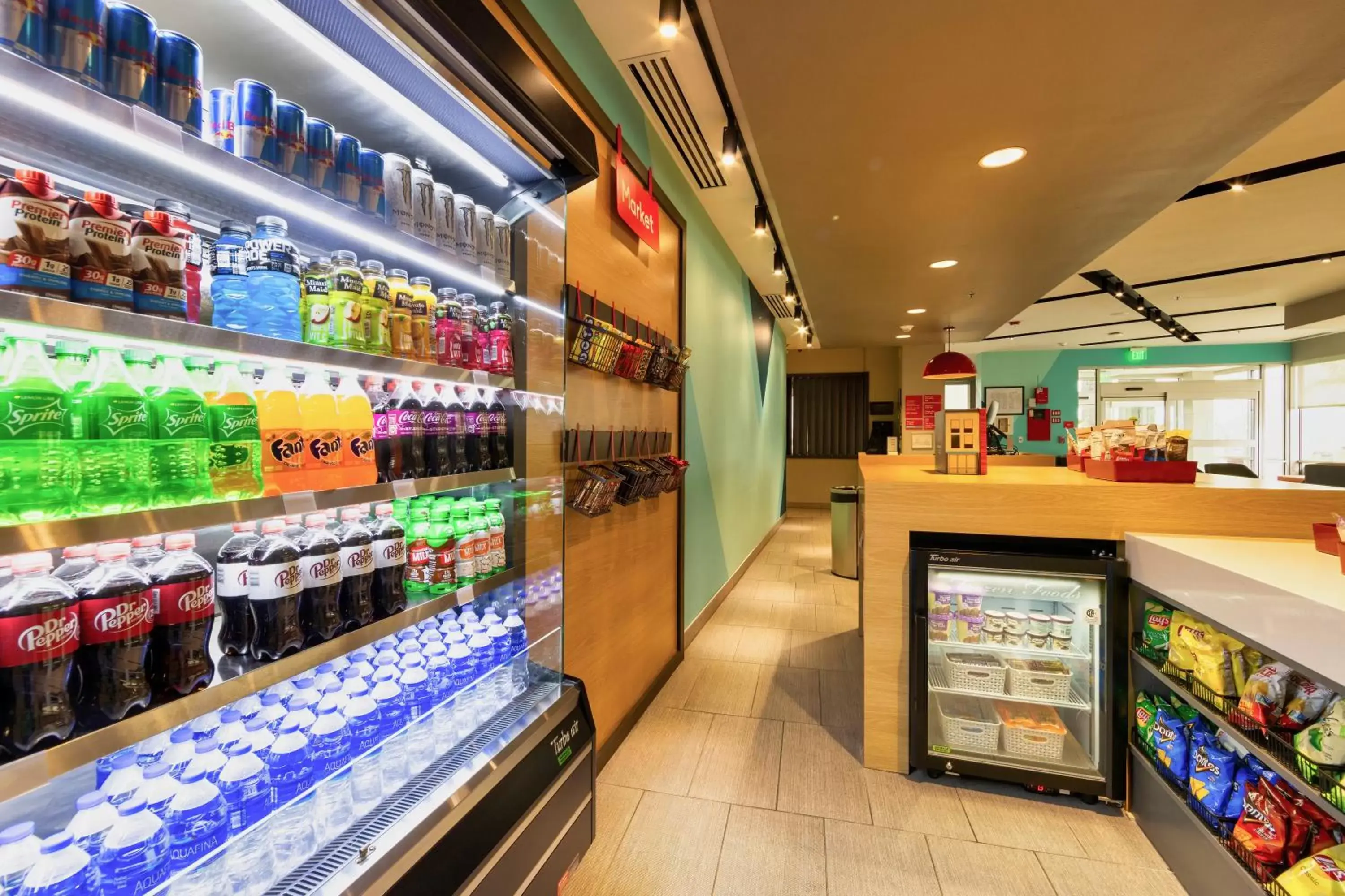 Lobby or reception, Supermarket/Shops in Avid Hotels - Denver Airport Area, an IHG Hotel