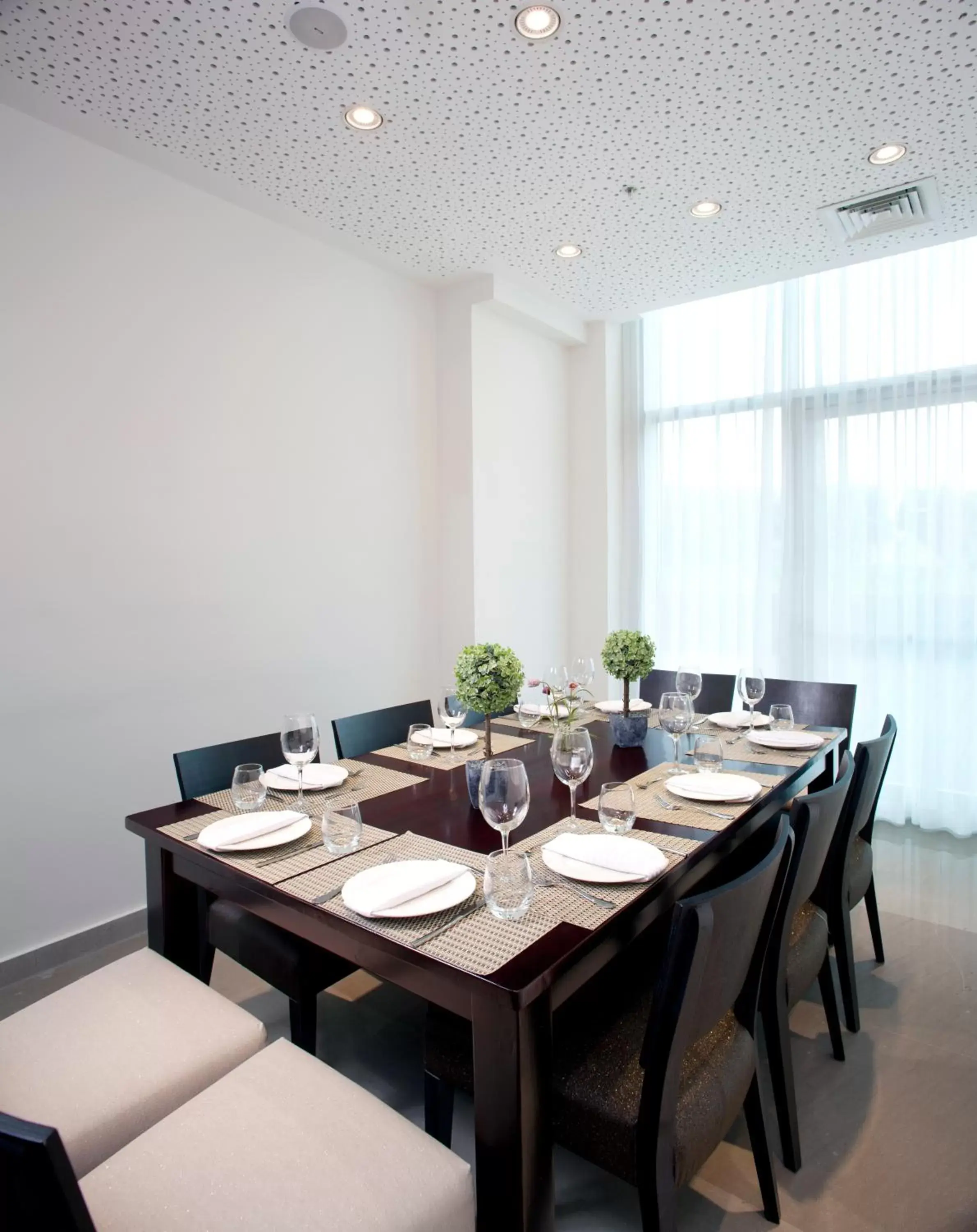 Restaurant/places to eat in West All Suites Hotel Ashdod