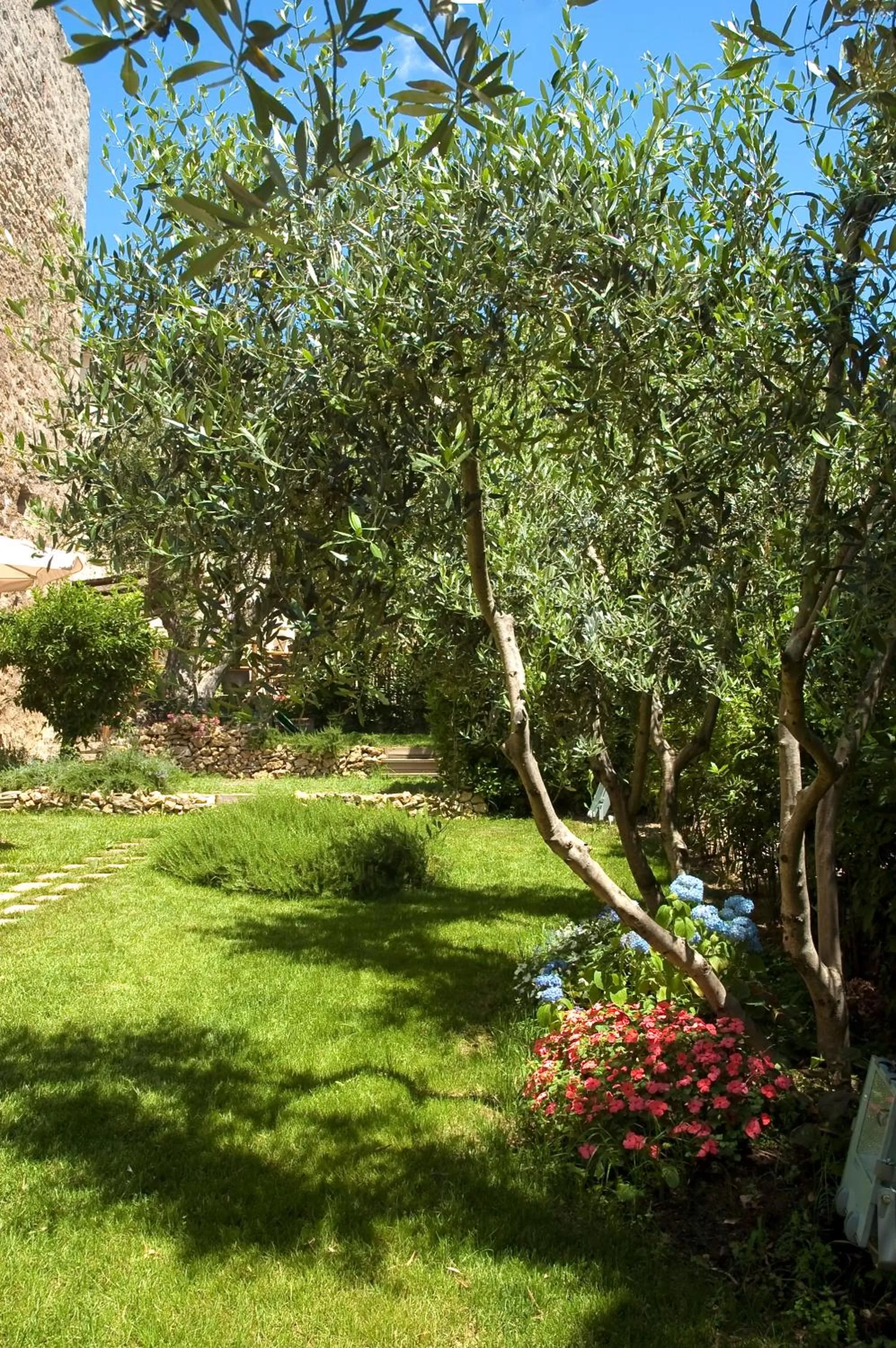 Garden in Locanda Delle Mura Anna De Croy