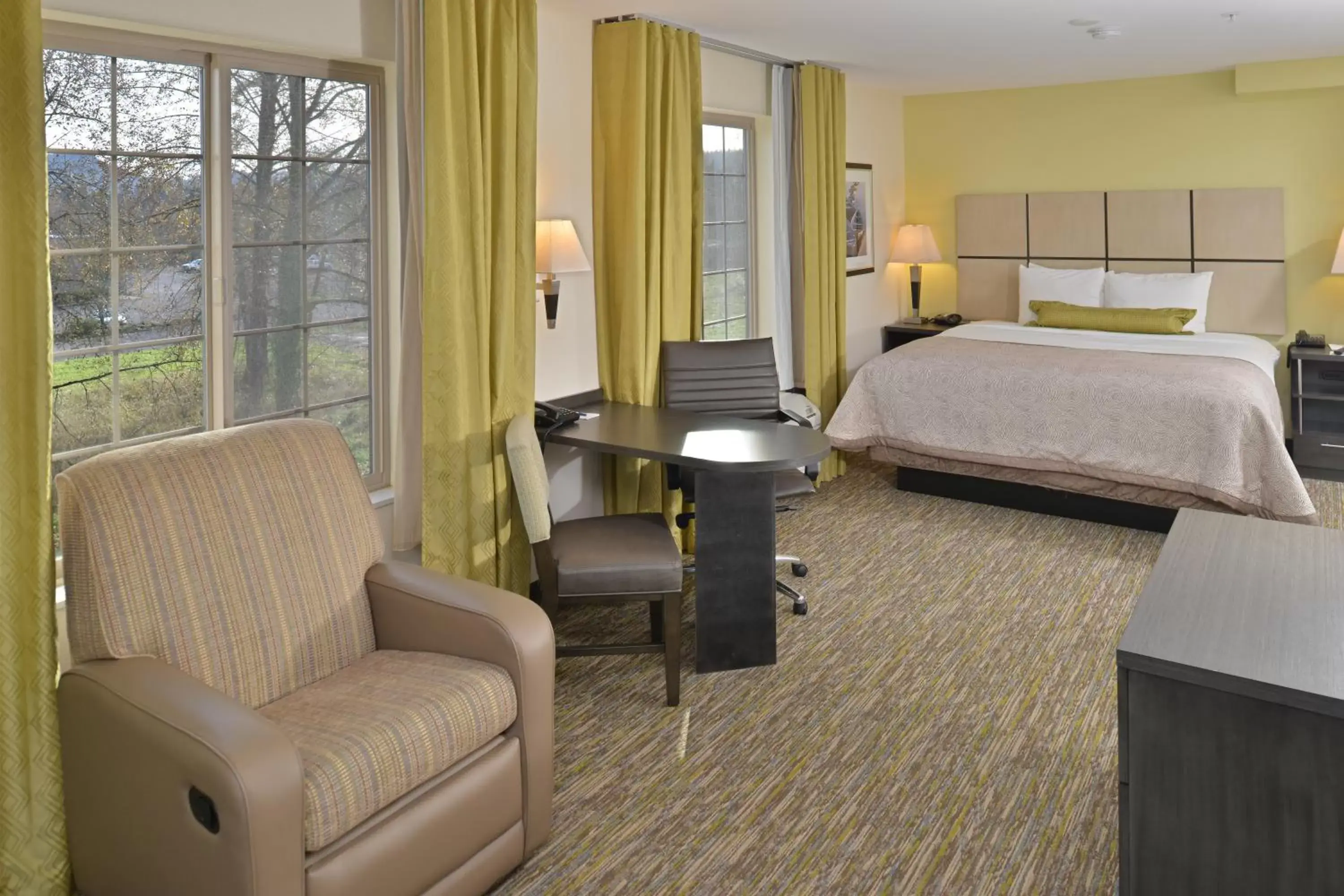 Photo of the whole room in Candlewood Suites Eugene Springfield, an IHG Hotel
