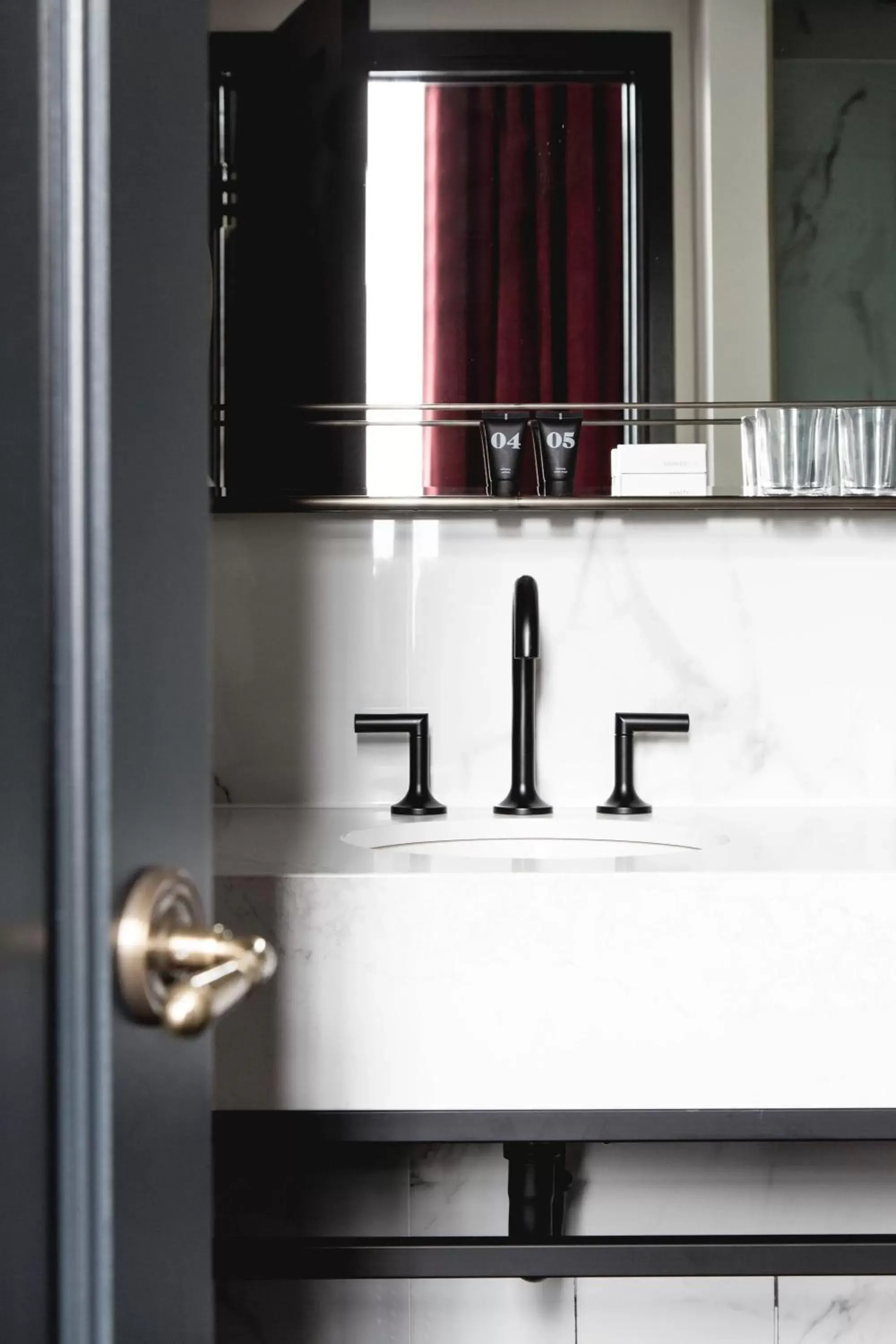 Bathroom, Kitchen/Kitchenette in The Broadview Hotel