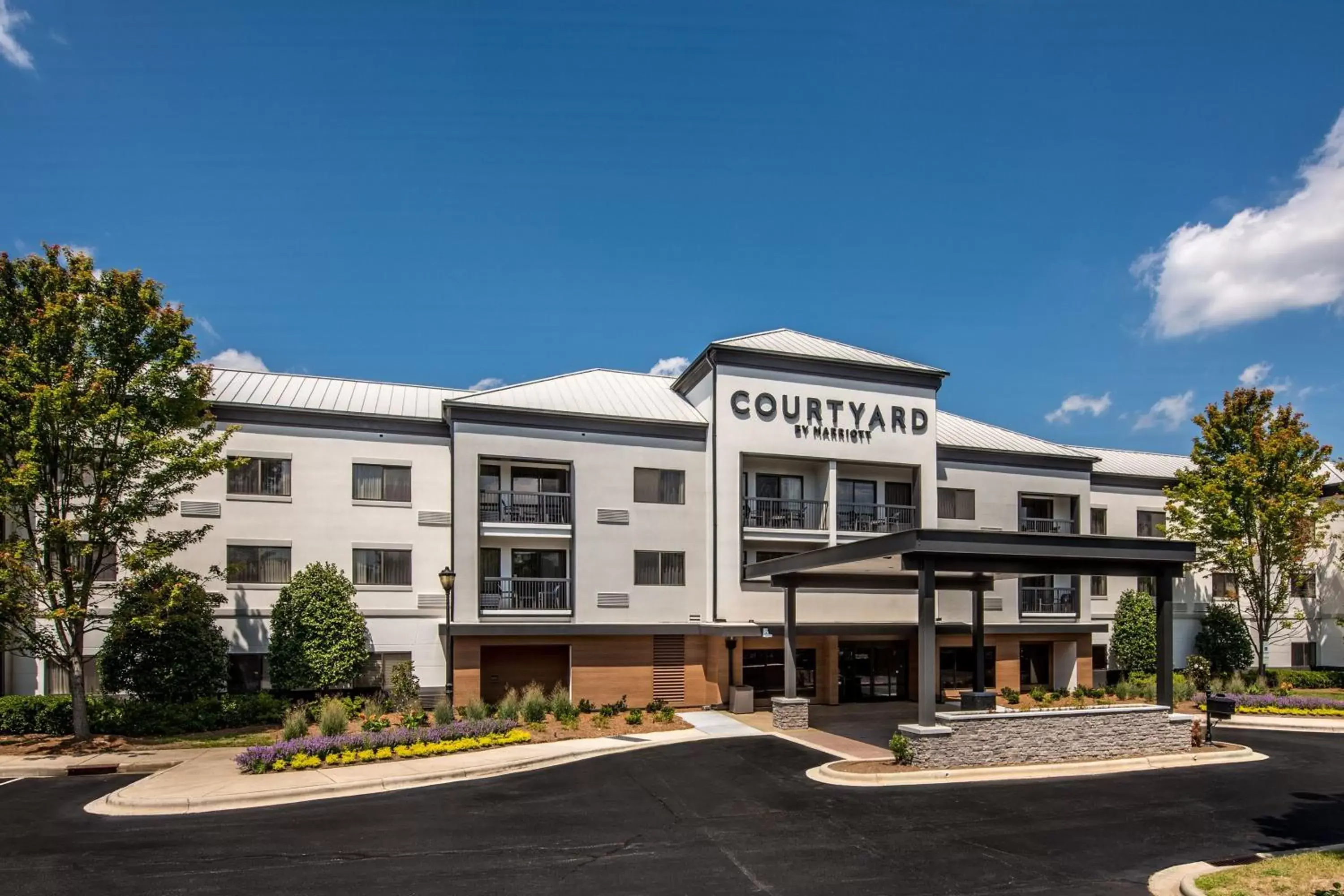 Property Building in Courtyard Charlotte Ballantyne-NEWLY RENOVATED