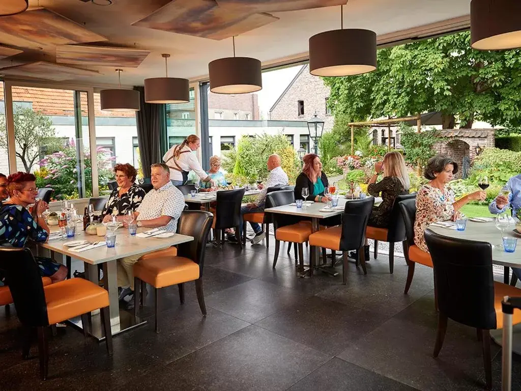 Restaurant/Places to Eat in De Maasparel Nextdoor Suites