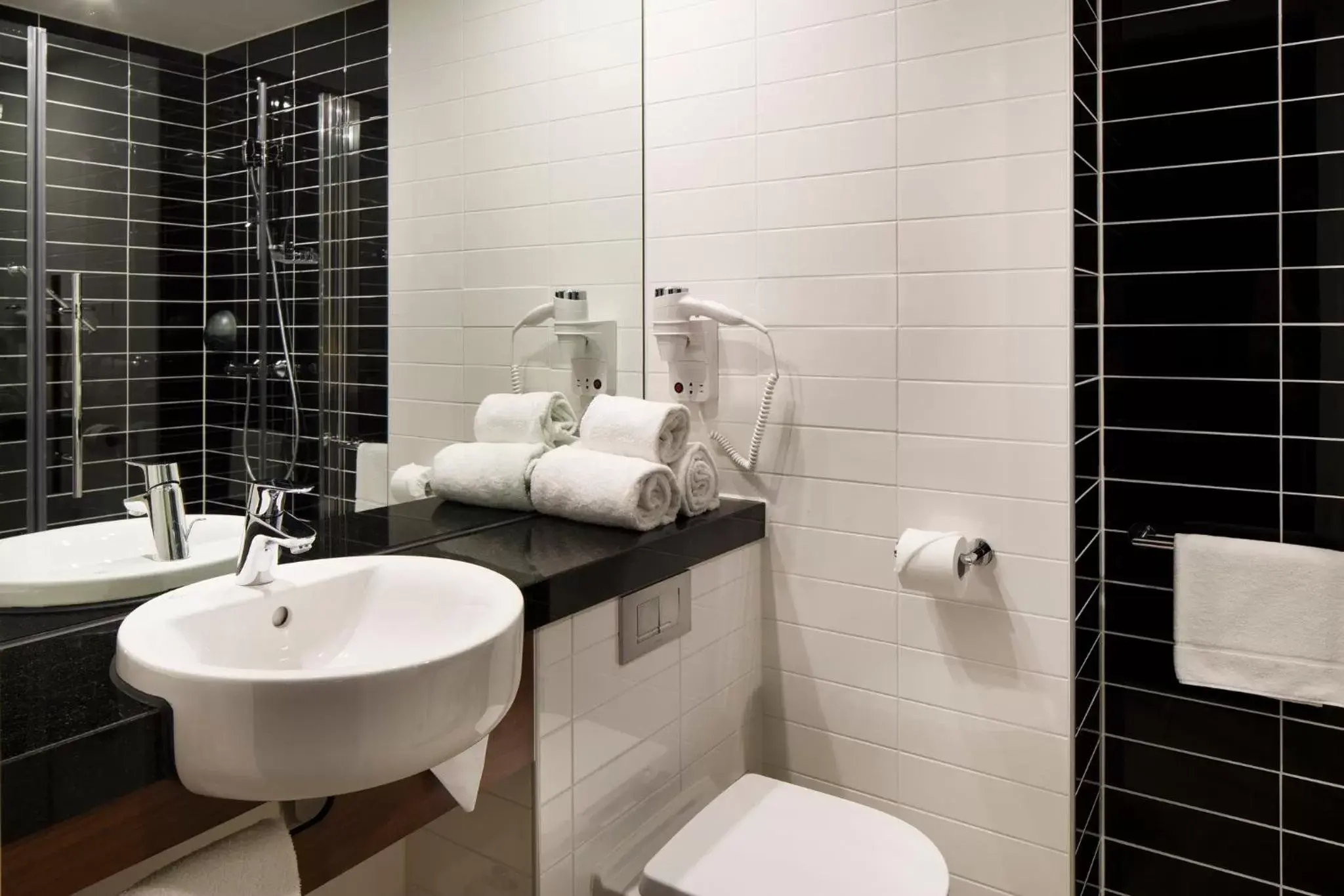 Photo of the whole room, Bathroom in Holiday Inn Express The Hague - Parliament, an IHG Hotel