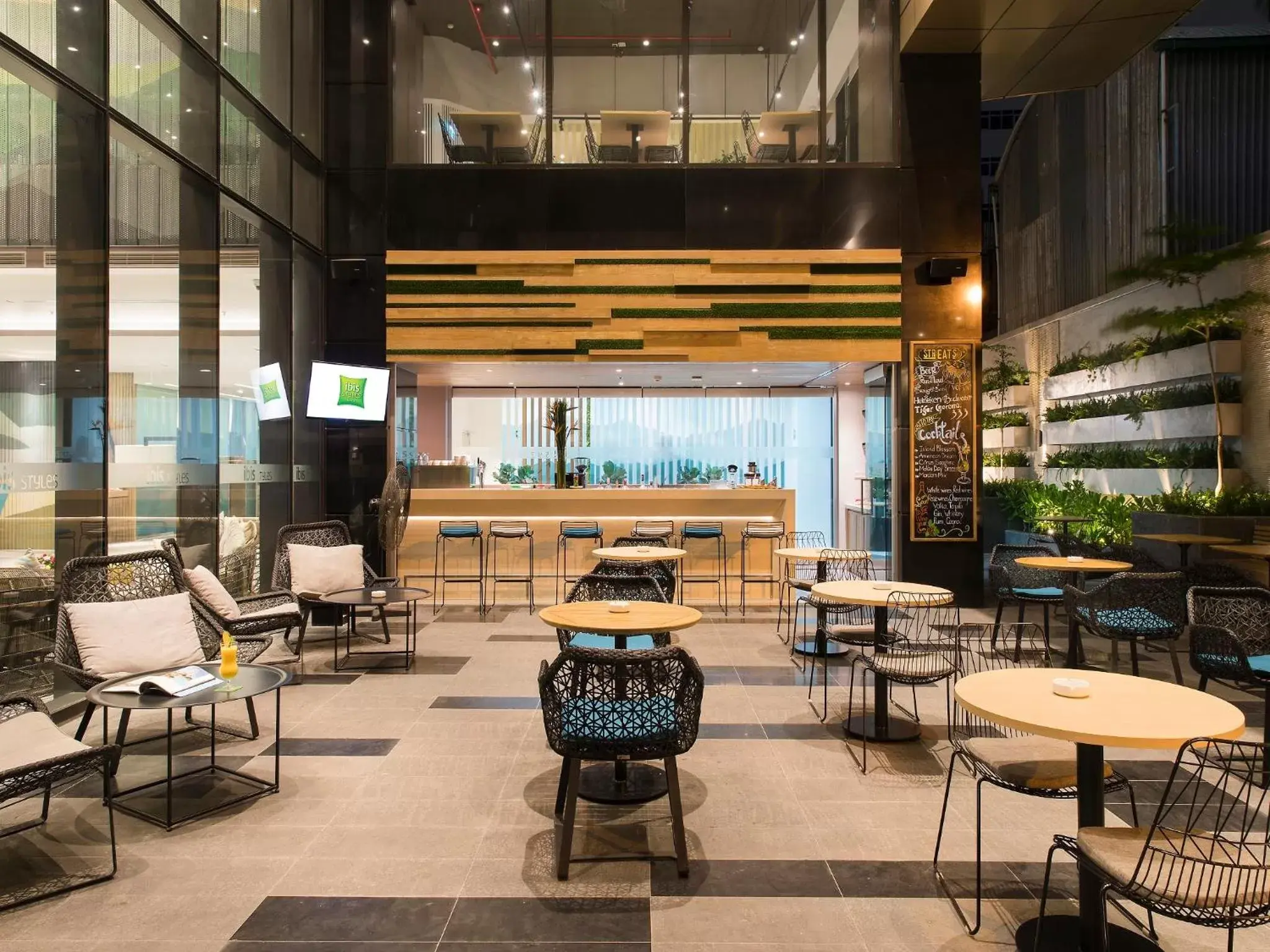 Lobby or reception, Restaurant/Places to Eat in ibis Styles Nha Trang