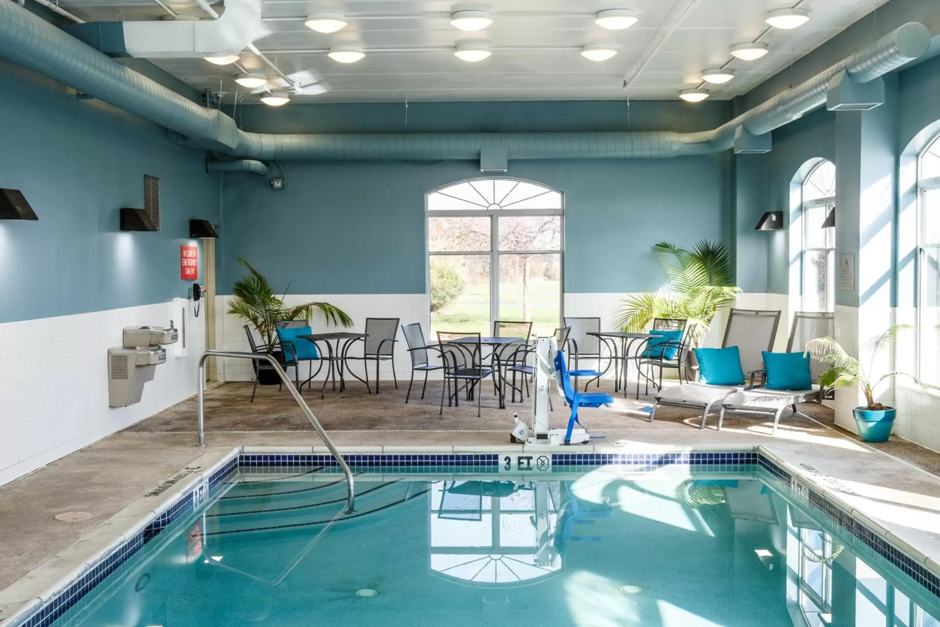 Swimming Pool in Country Inn & Suites by Radisson, Harrisburg West, PA