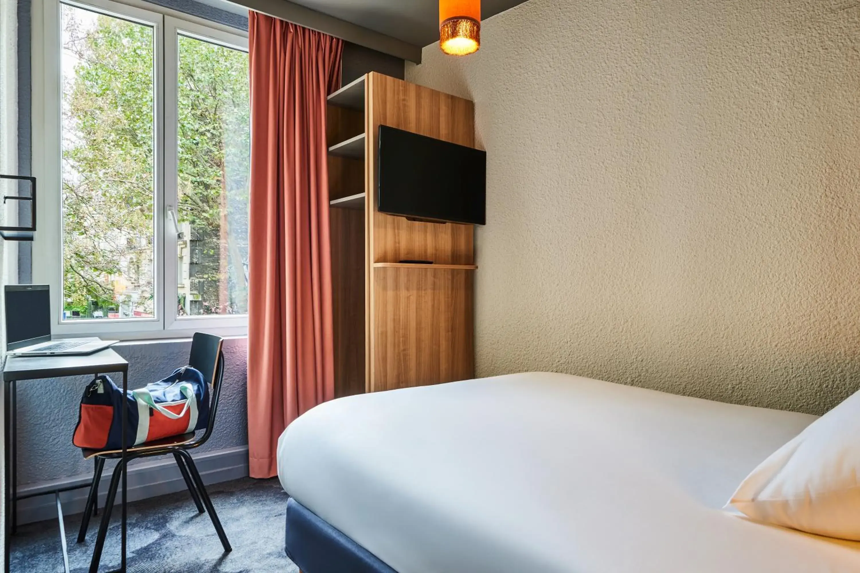 Bed, Room Photo in ibis Styles Paris Alesia Montparnasse