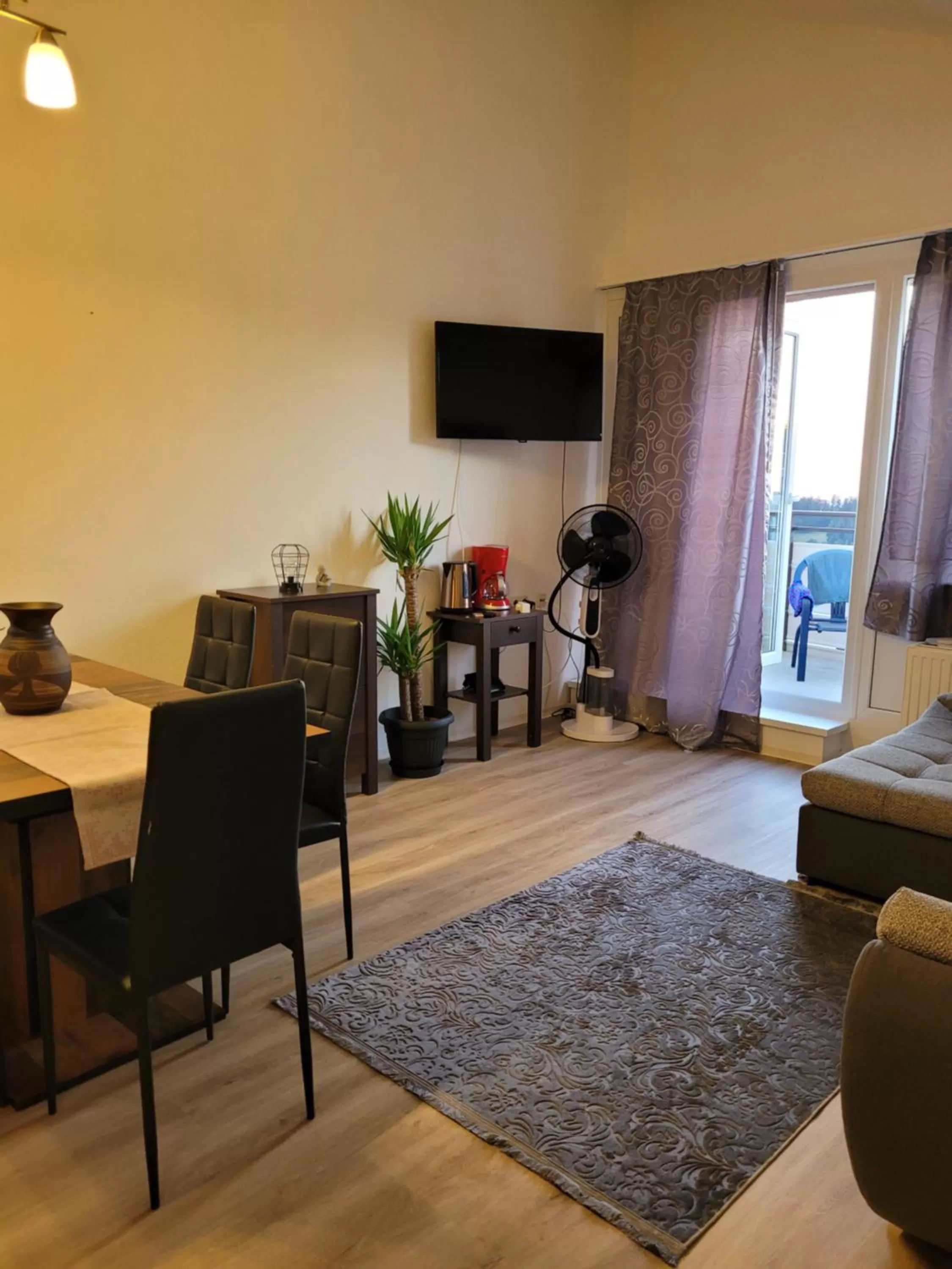 Living room in King Panorama mit Netflix