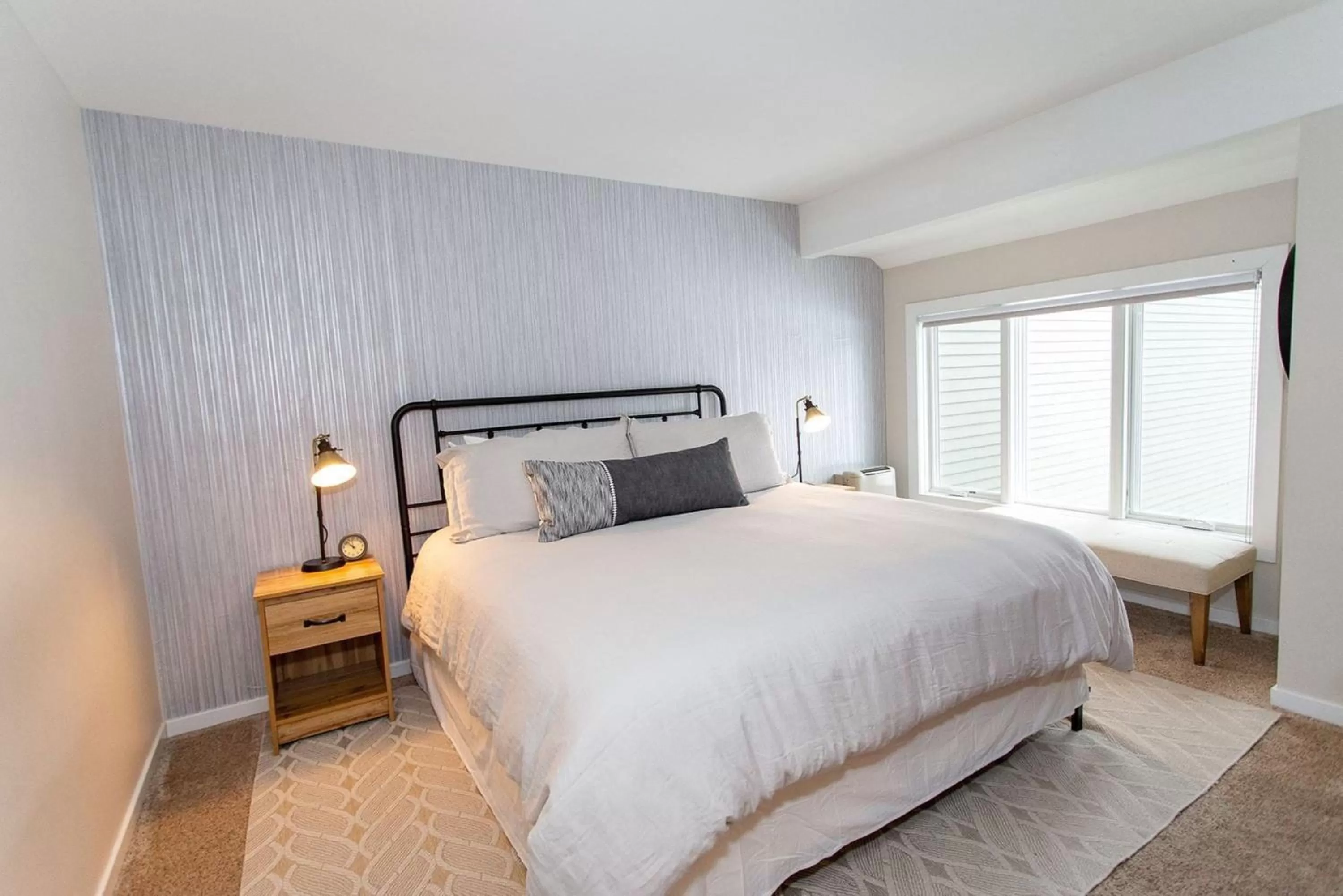 Bedroom, Bed in Topnotch Resort