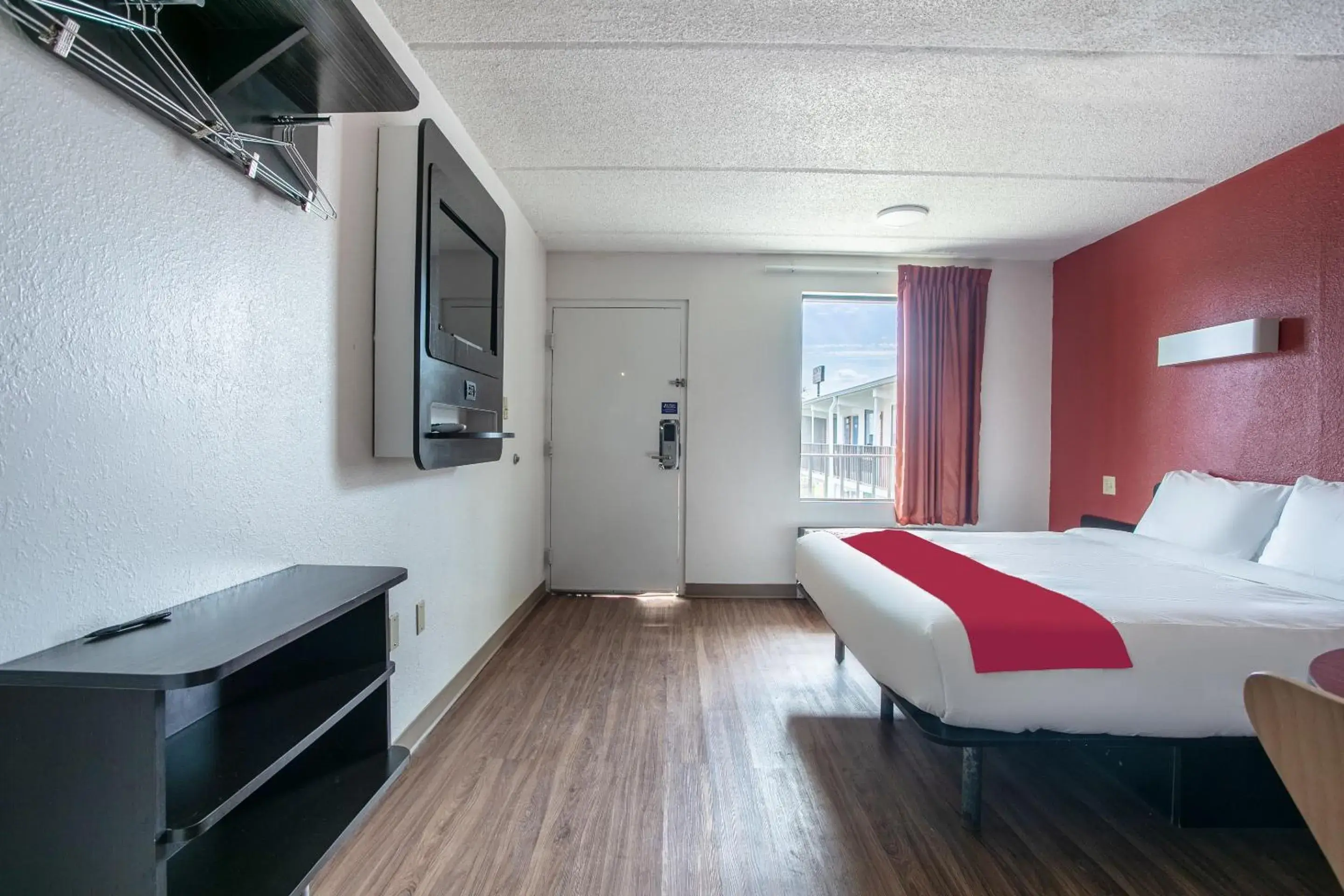 Bedroom in OYO Hotel Lake Park I-75