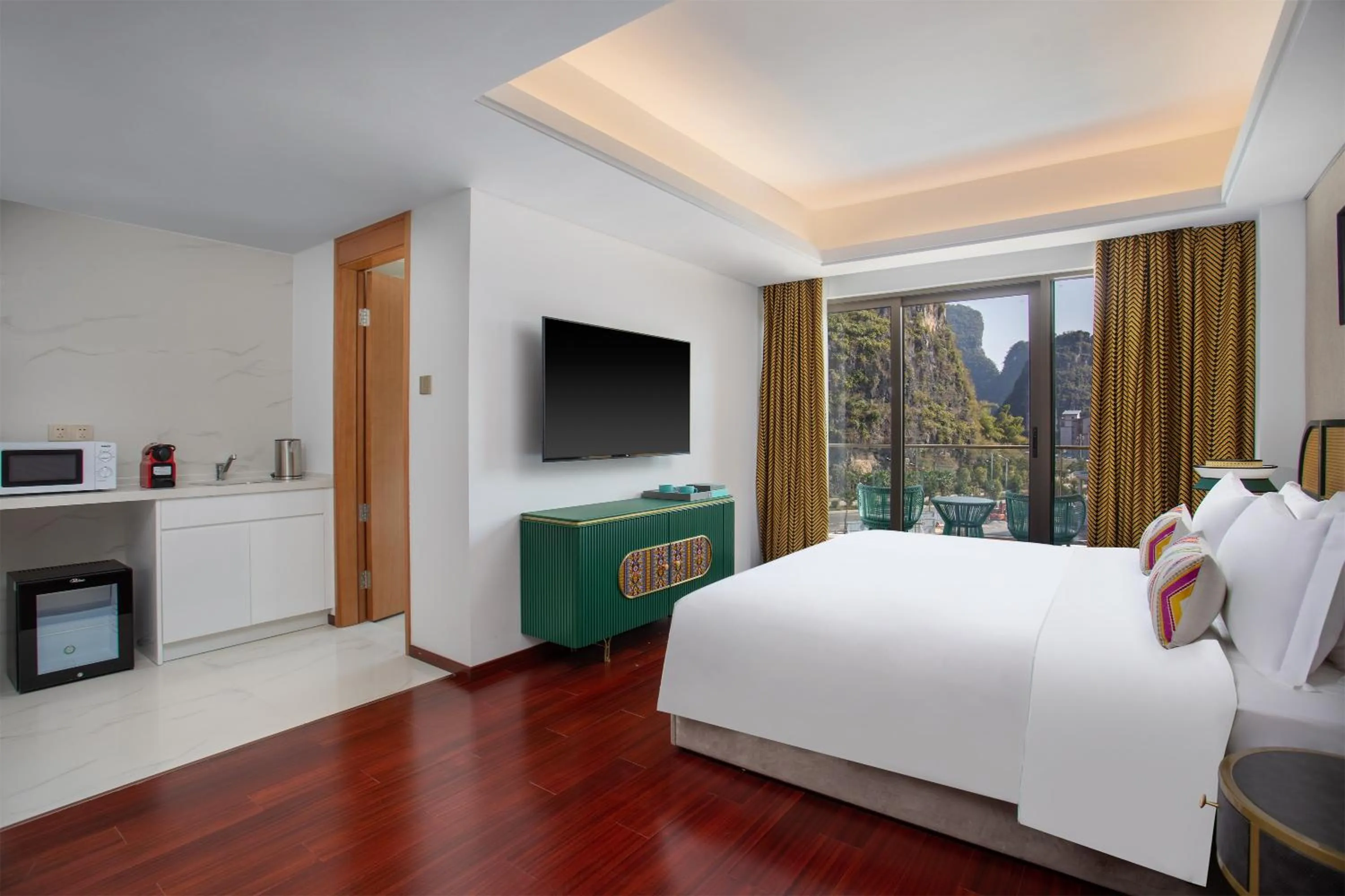 Photo of the whole room, Bed in Wingate By Wyndham Yangshuo