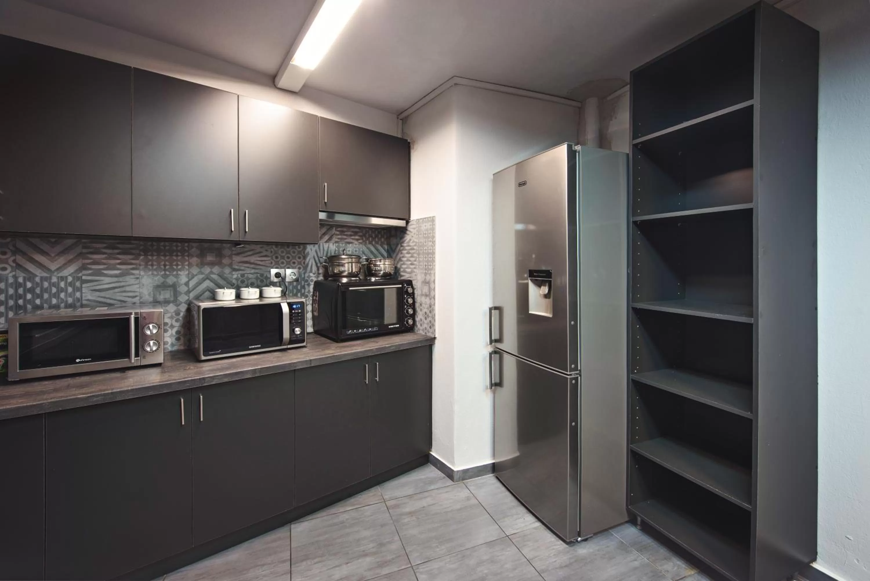 Communal kitchen in Bedbox Hostel