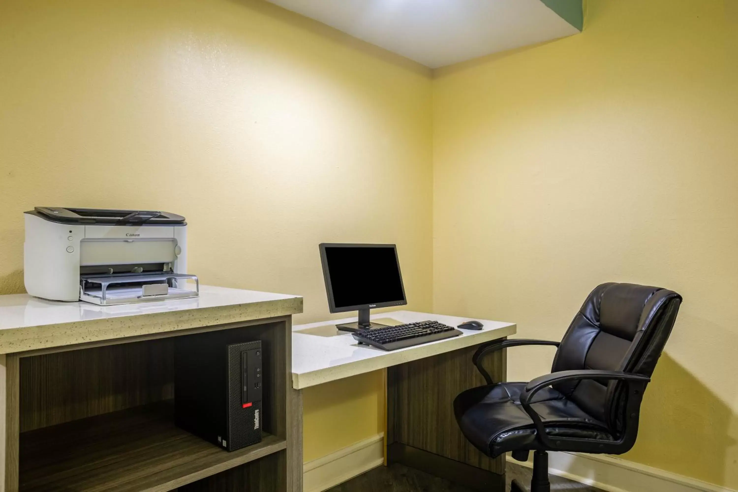 Business facilities in Super 8 by Wyndham Mobile I-65