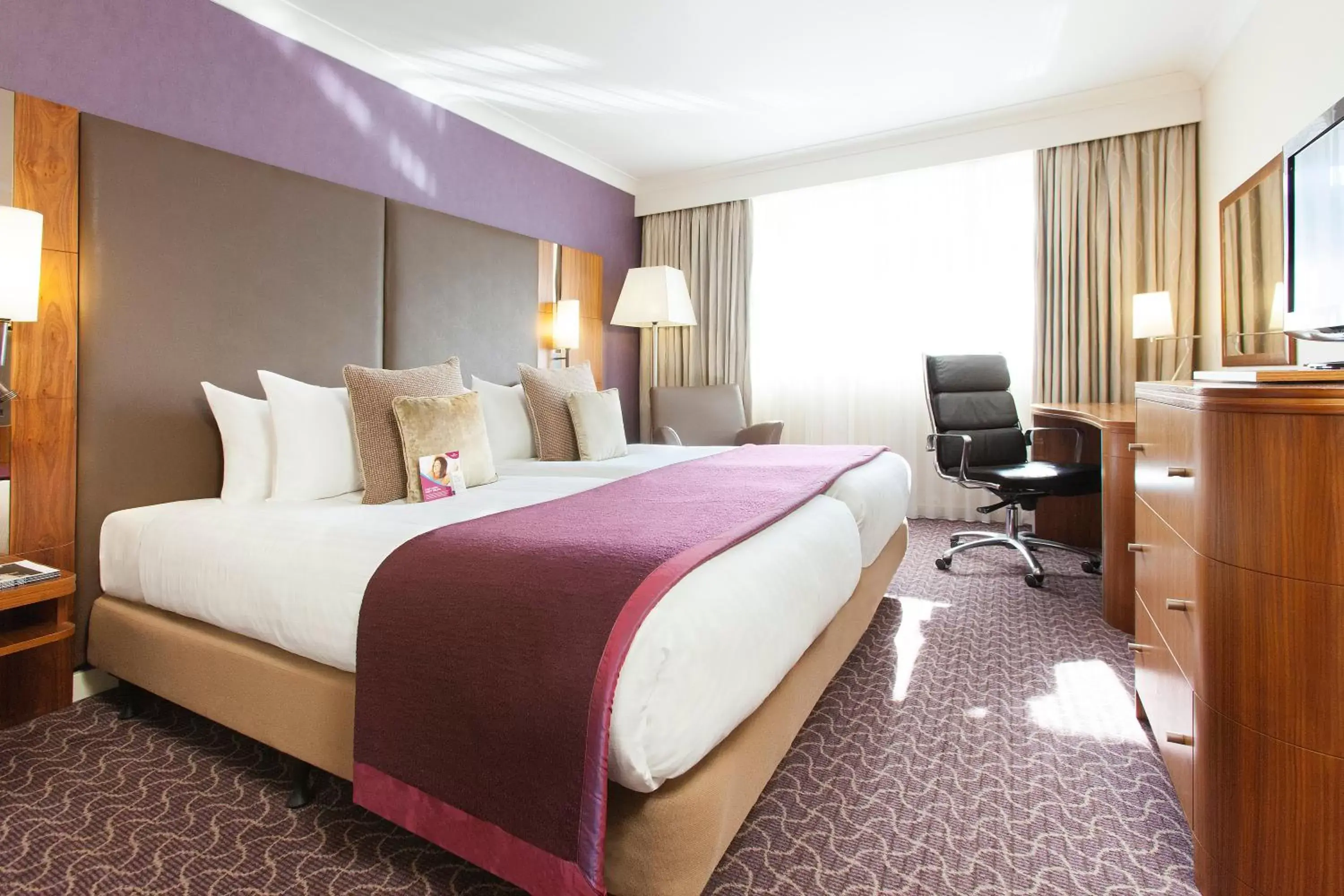 Photo of the whole room, Bed in Crowne Plaza Reading