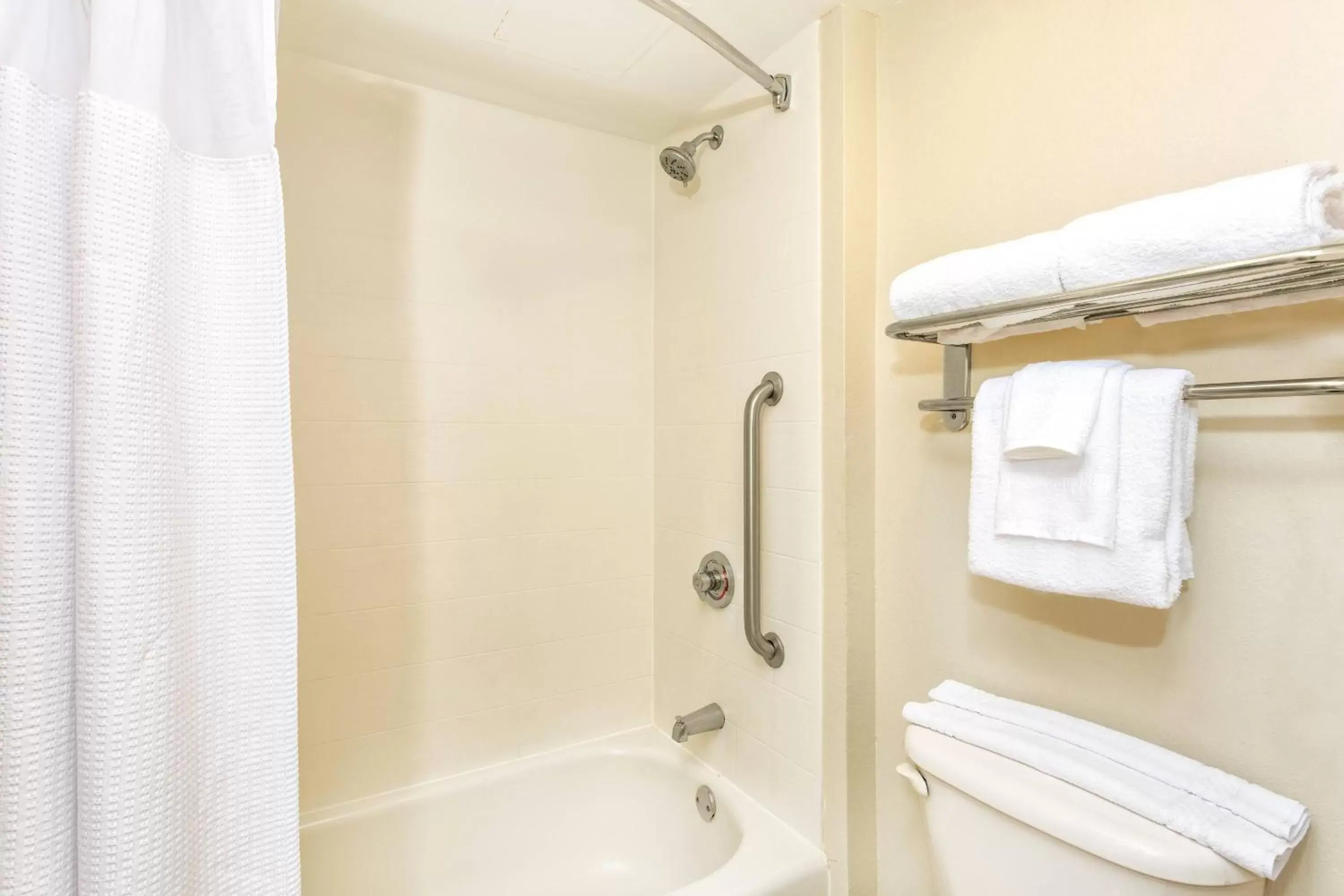 Bathroom in SpringHill Suites by Marriott Miami Airport South Blue Lagoon Area