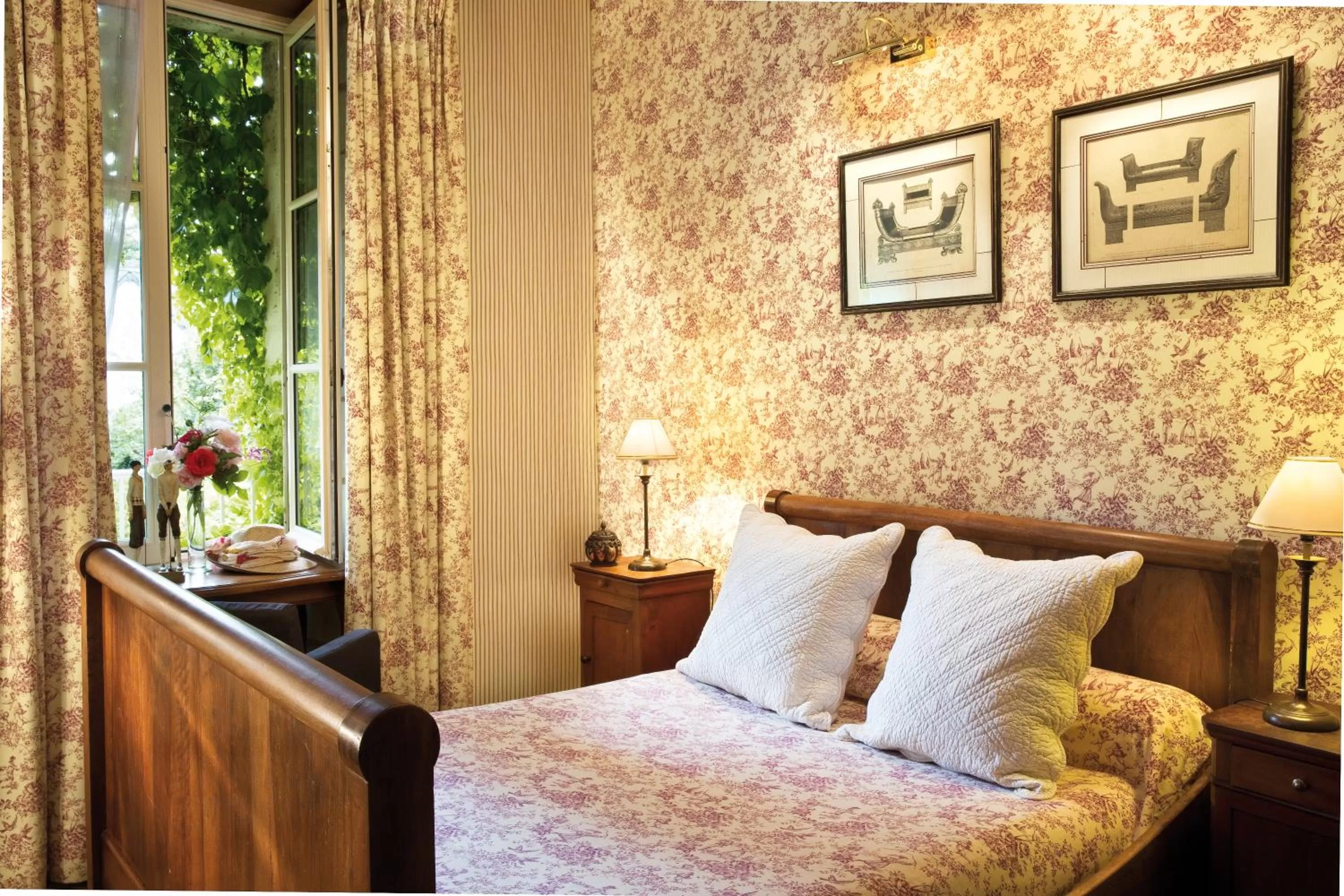 Photo of the whole room, Bed in Hôtel Diderot