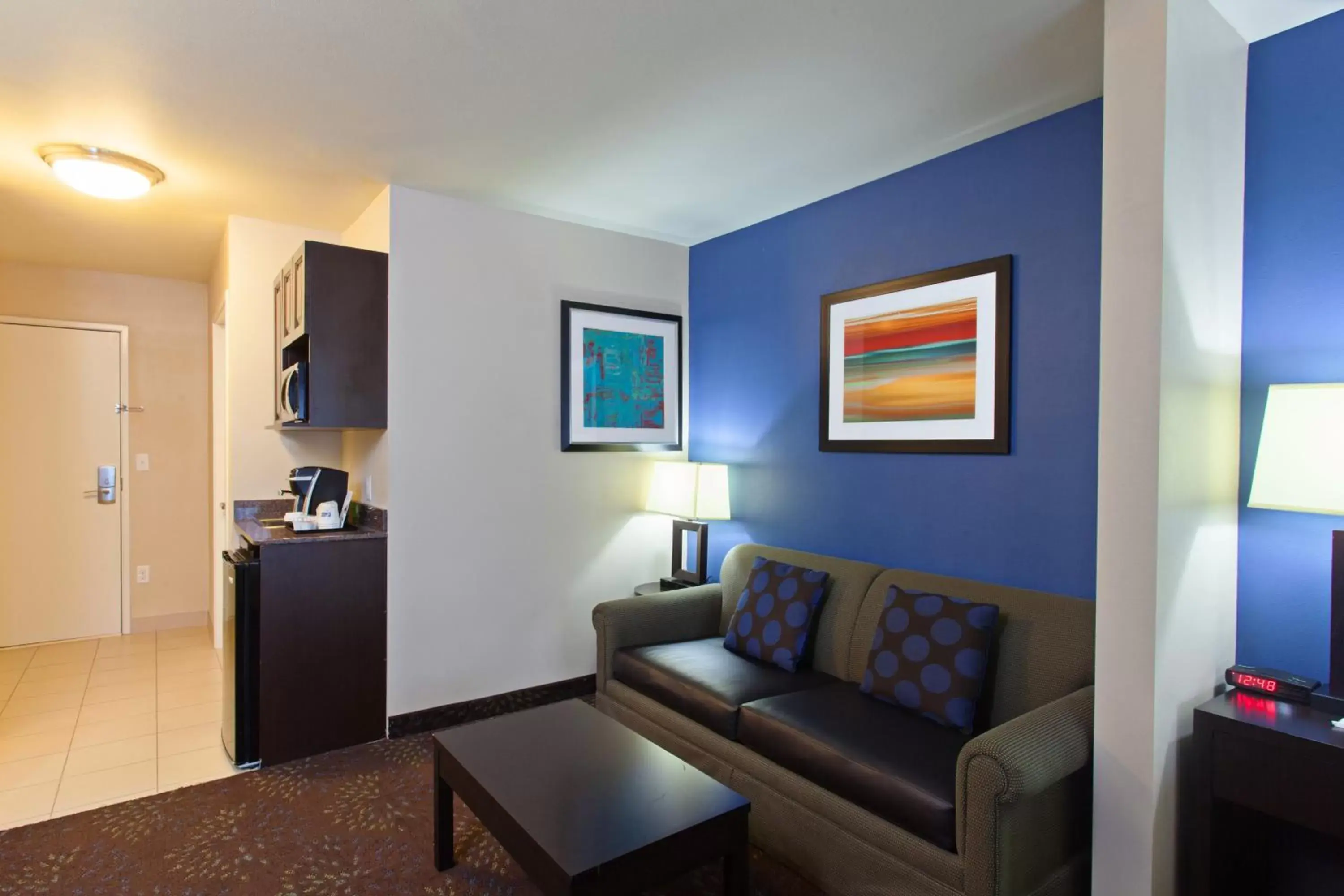 Photo of the whole room, Seating Area in Holiday Inn Express & Suites Tacoma Downtown, an IHG Hotel