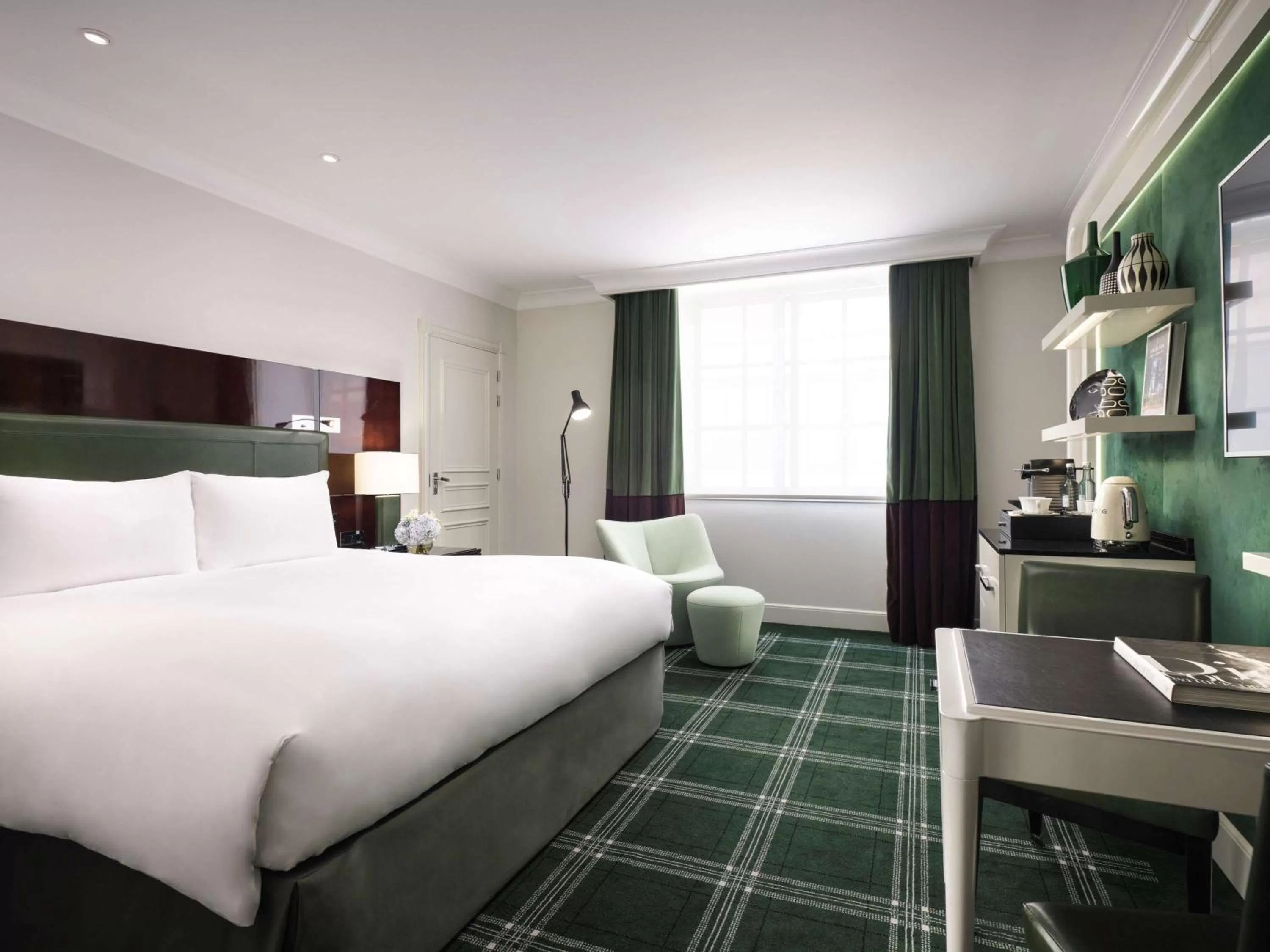 Bedroom, Bed in Sofitel London St James