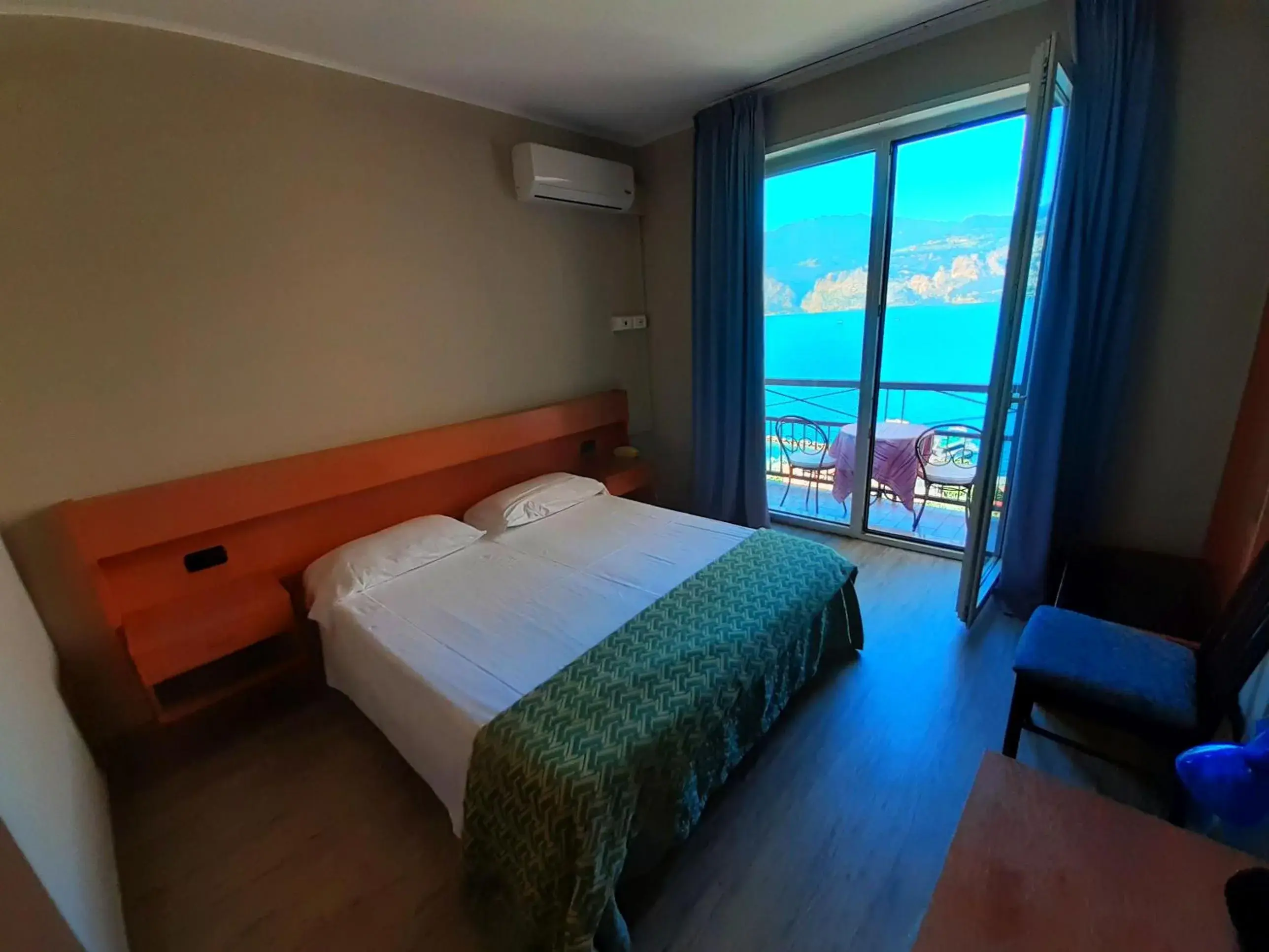Balcony/Terrace, Bed in Hotel Antonella