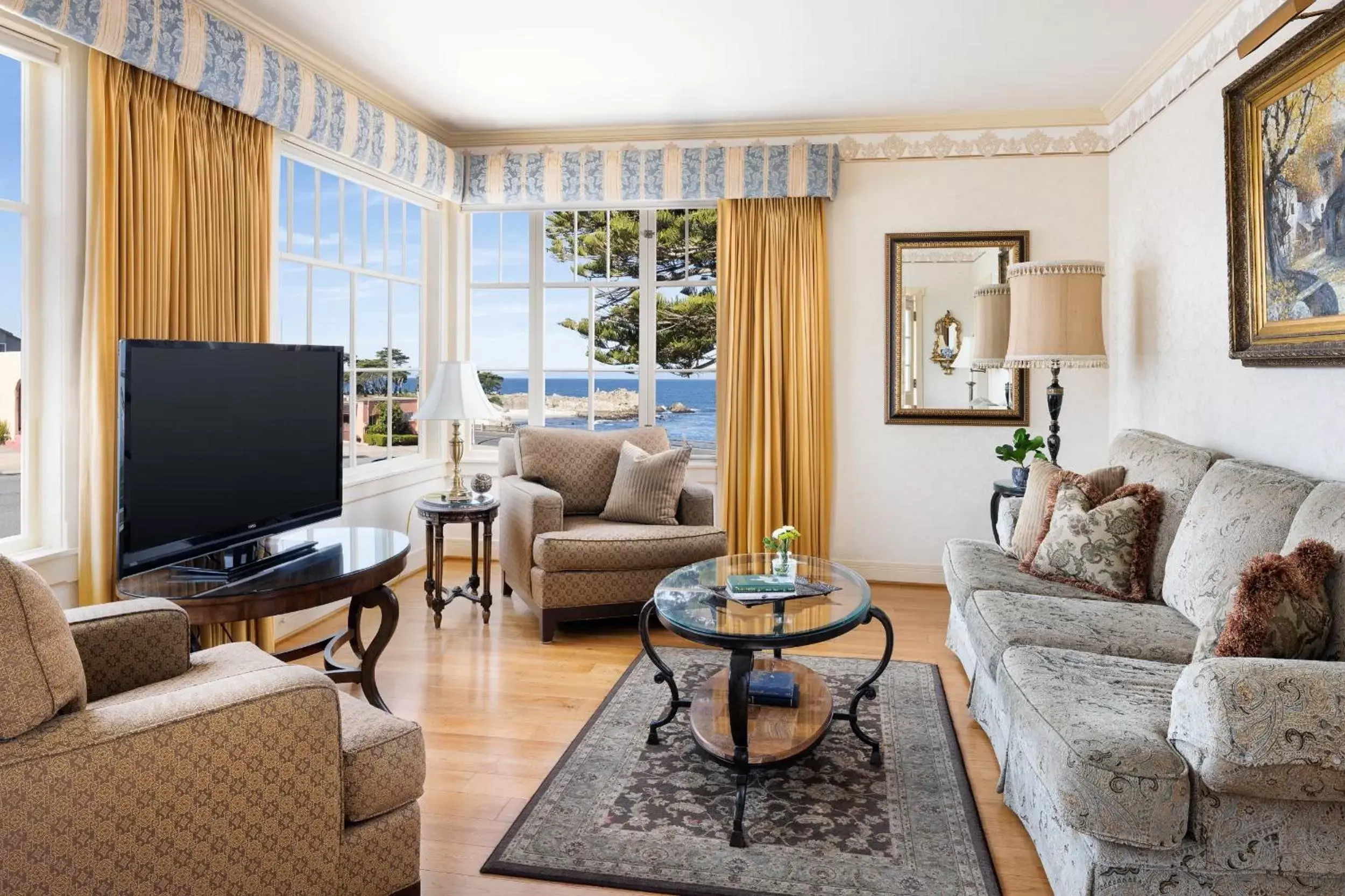 TV and multimedia, Seating Area in Seven Gables Inn on Monterey Bay, A Kirkwood Collection Hotel