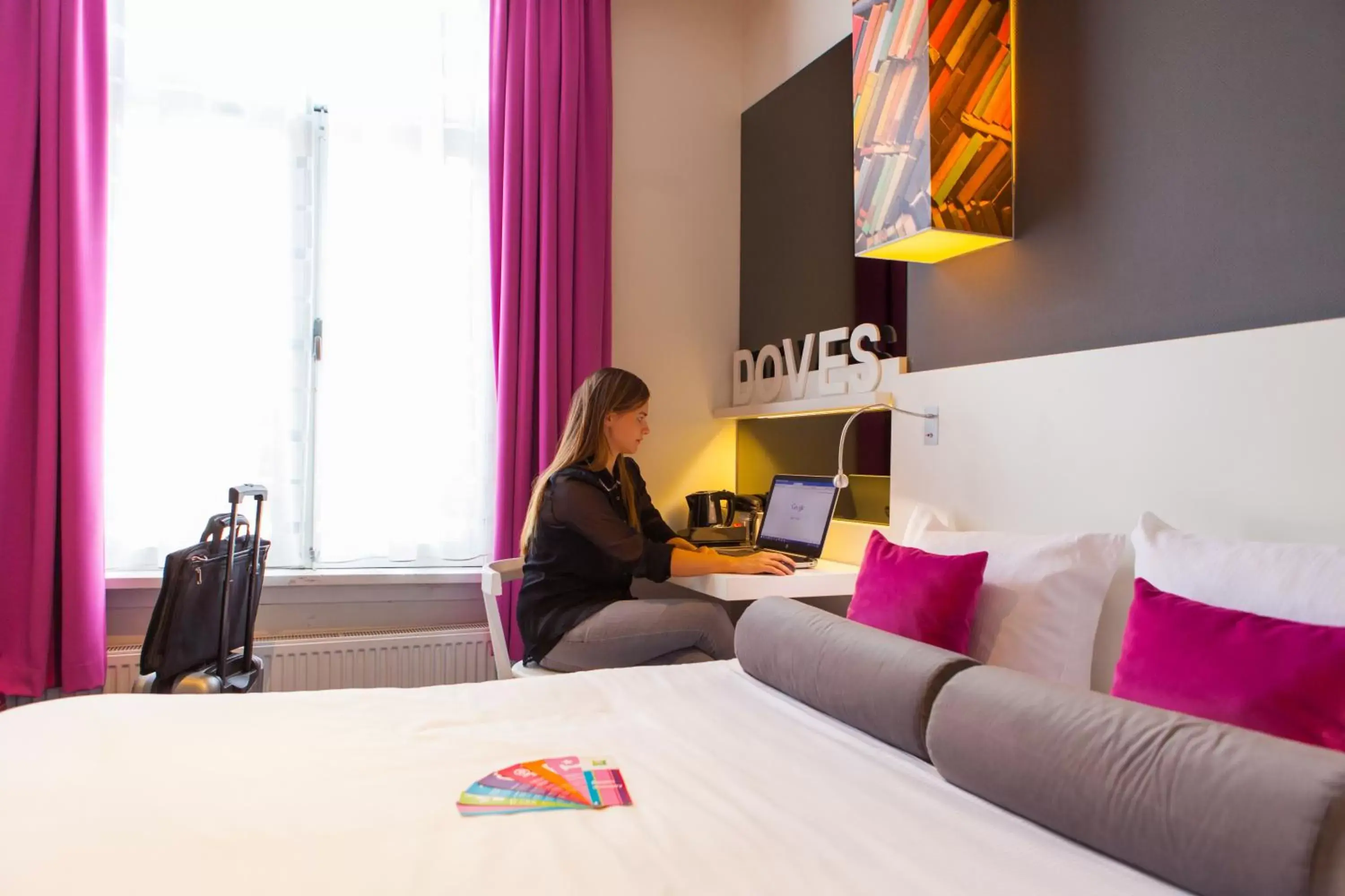 Seating area, Bed in ibis Styles Amsterdam Amstel