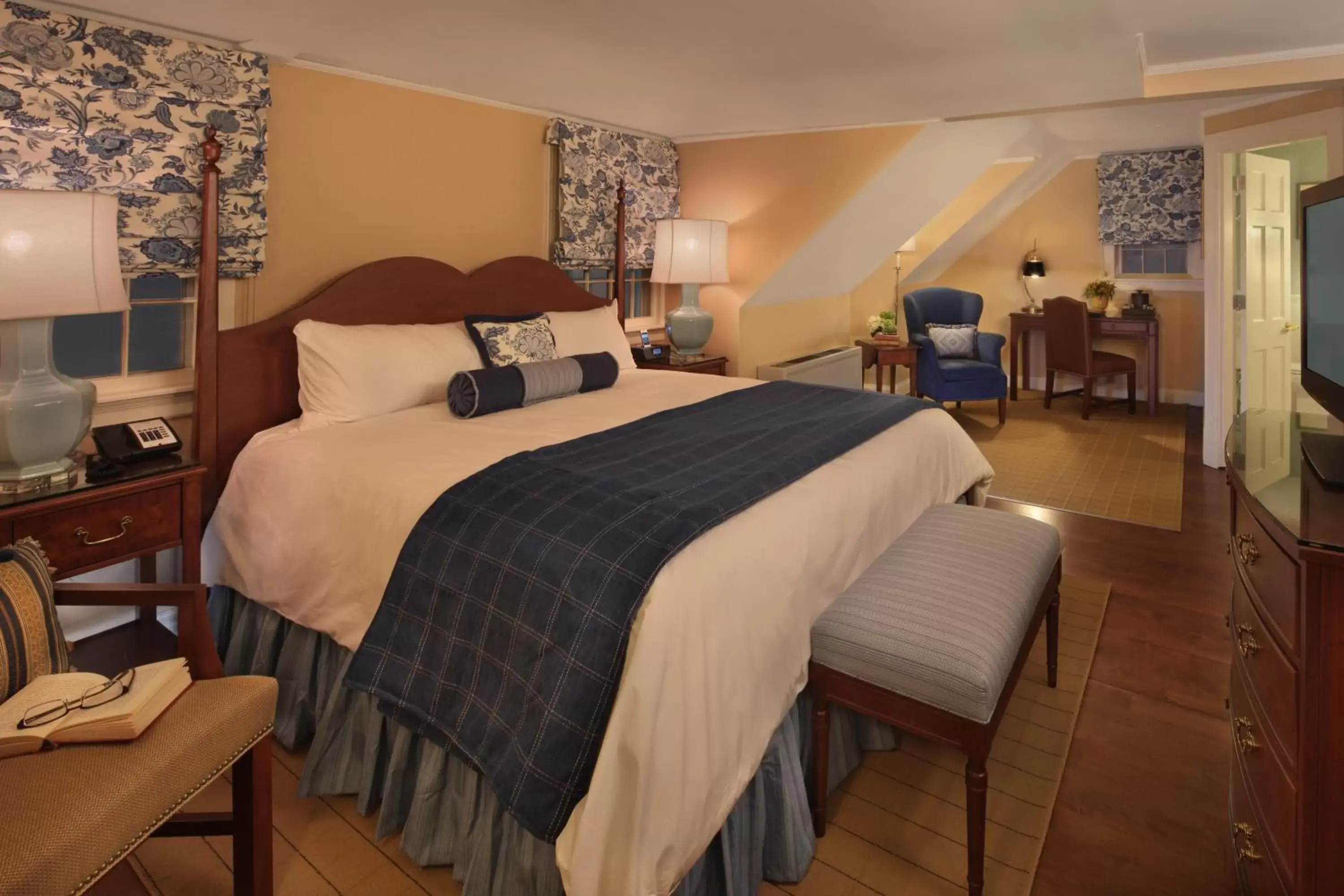 Photo of the whole room, Bed in Inn on Boltwood Photo of the whole room, Bed in Inn on Boltwood