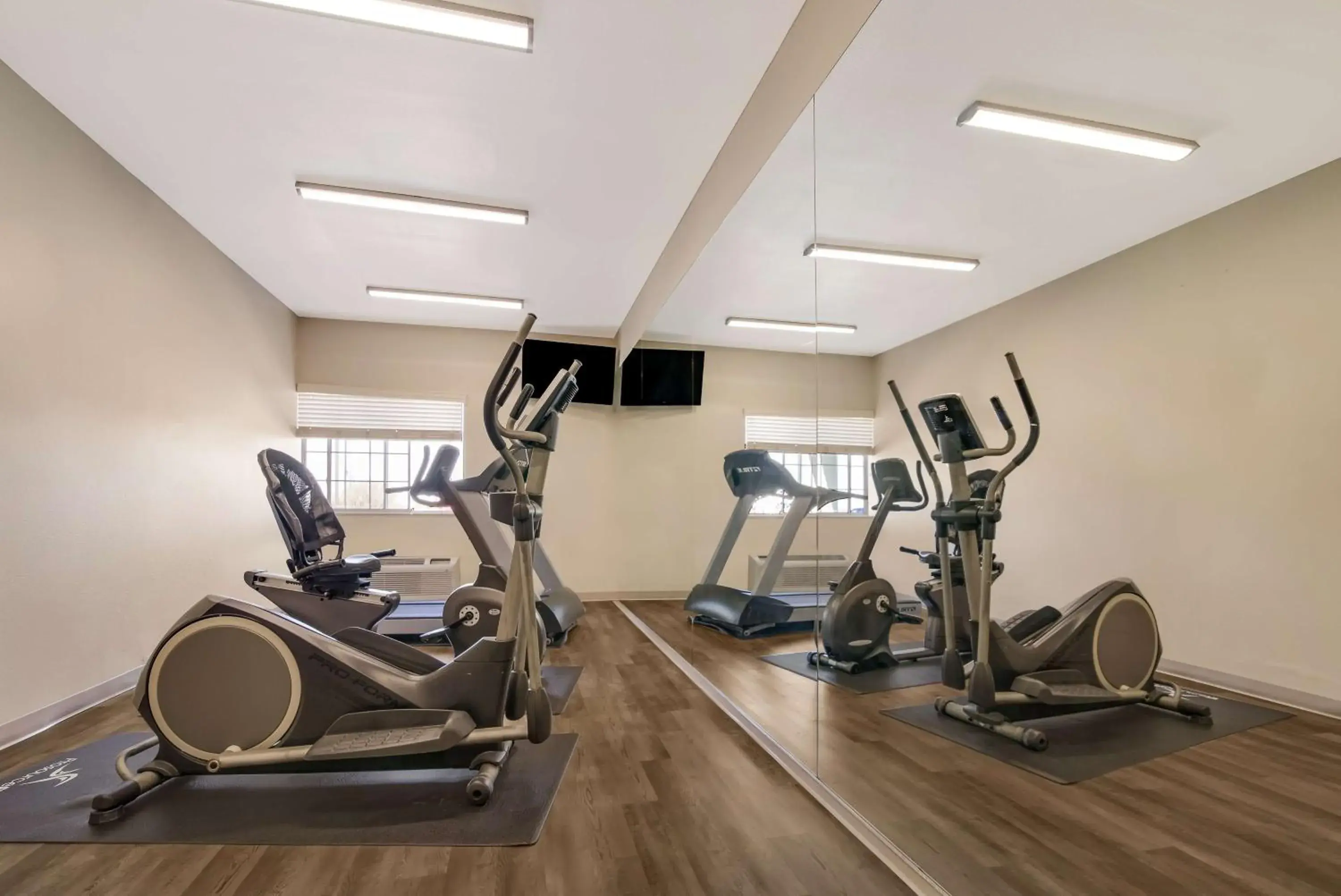 Fitness centre/facilities, Fitness Center/Facilities in Best Western Topeka Inn & Suites