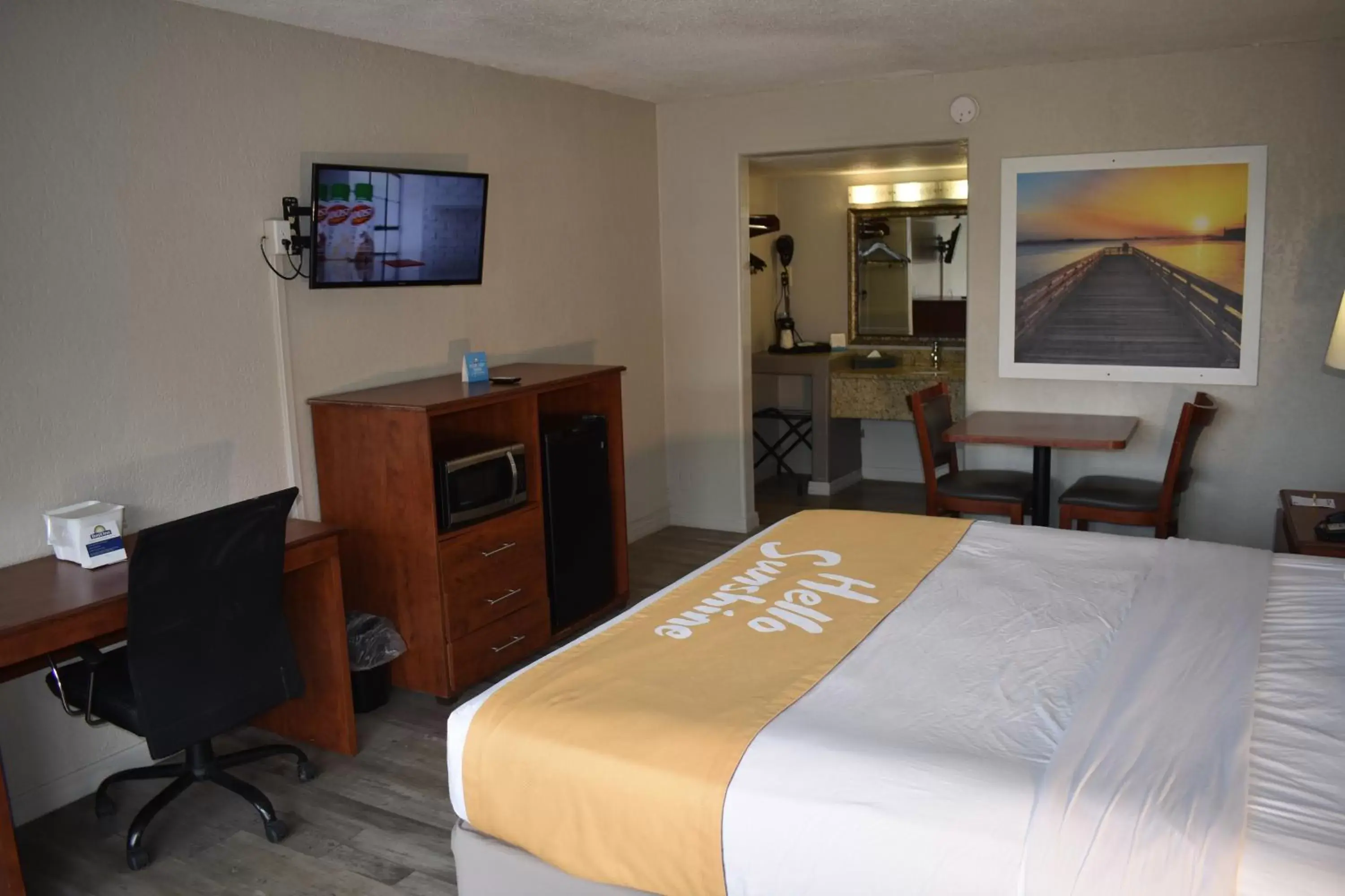 Photo of the whole room, TV/Entertainment Center in Days Inn by Wyndham Wildwood I-75