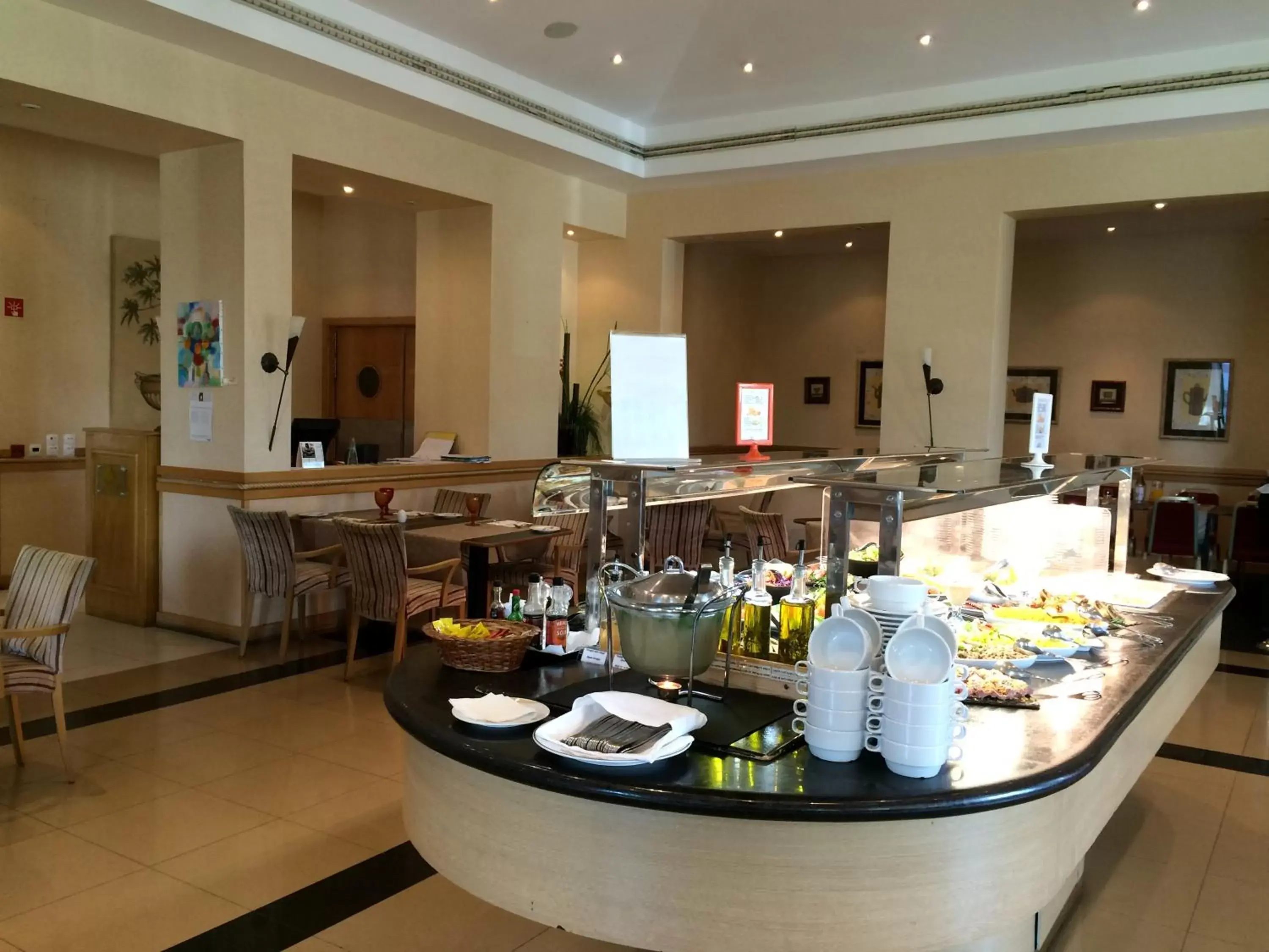 Restaurant/Places to Eat in Riviera Hotel