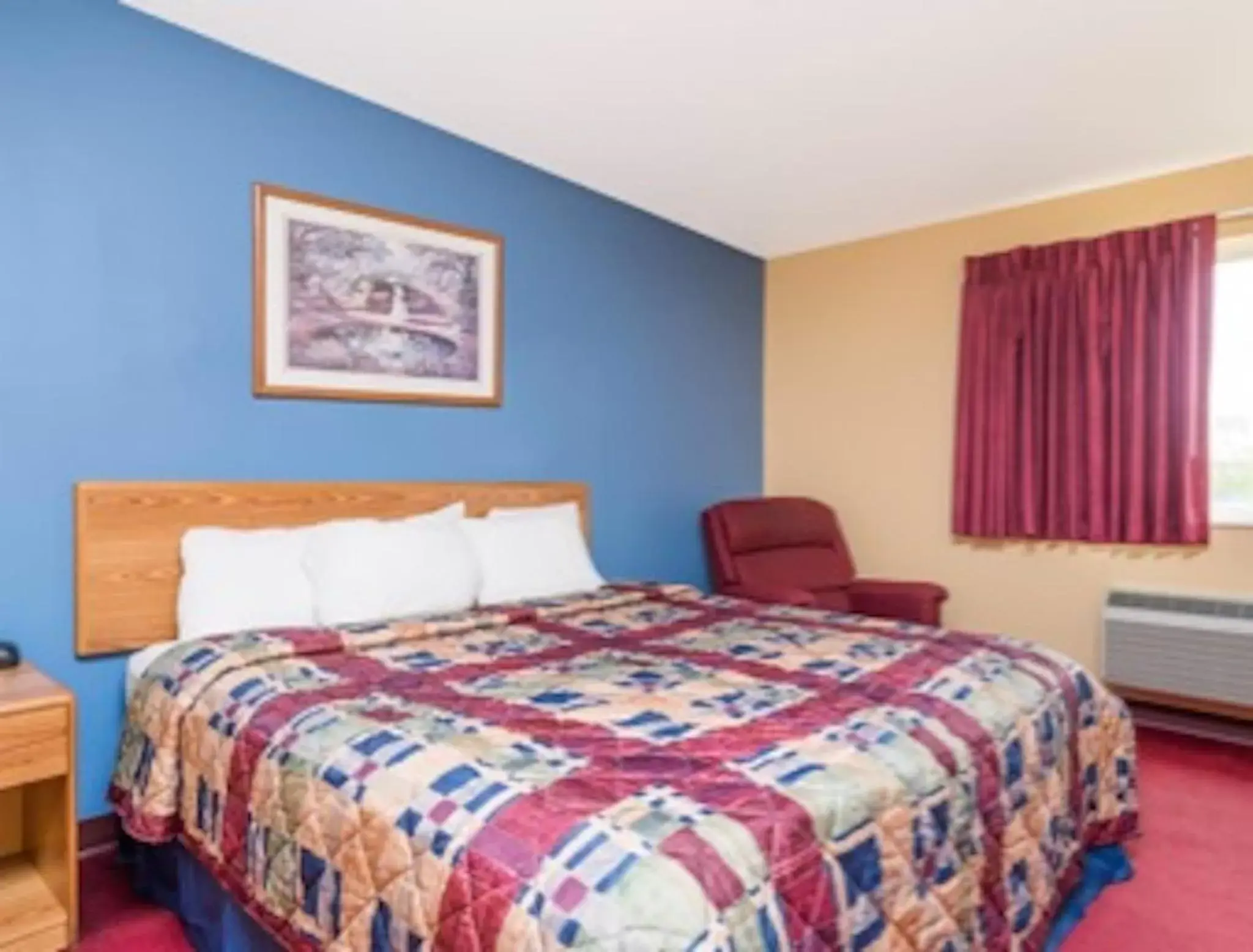 Queen Room - Non-Smoking in Days Inn by Wyndham West-Eau Claire