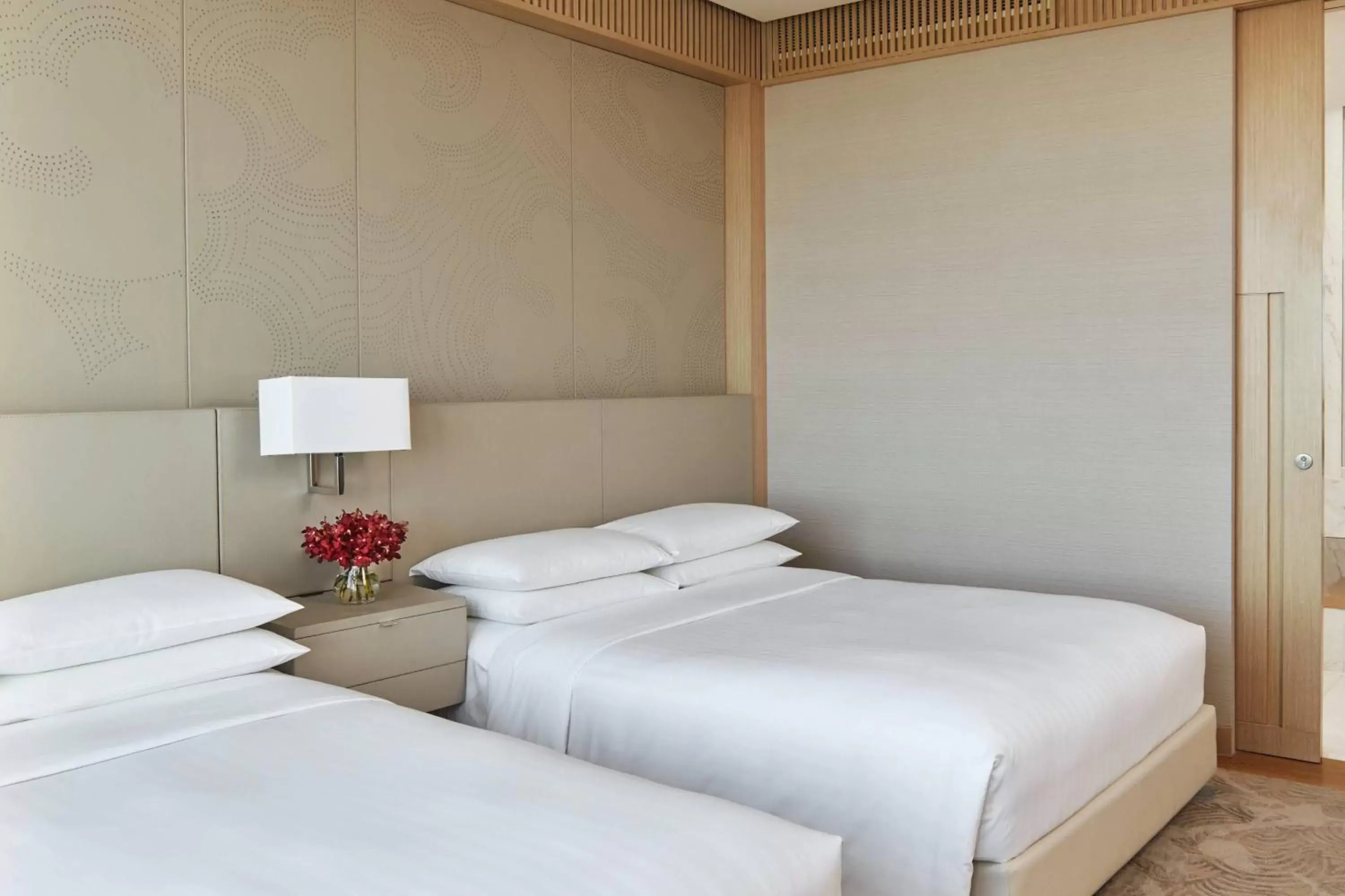 Photo of the whole room, Bed in Bangkok Marriott Hotel Sukhumvit