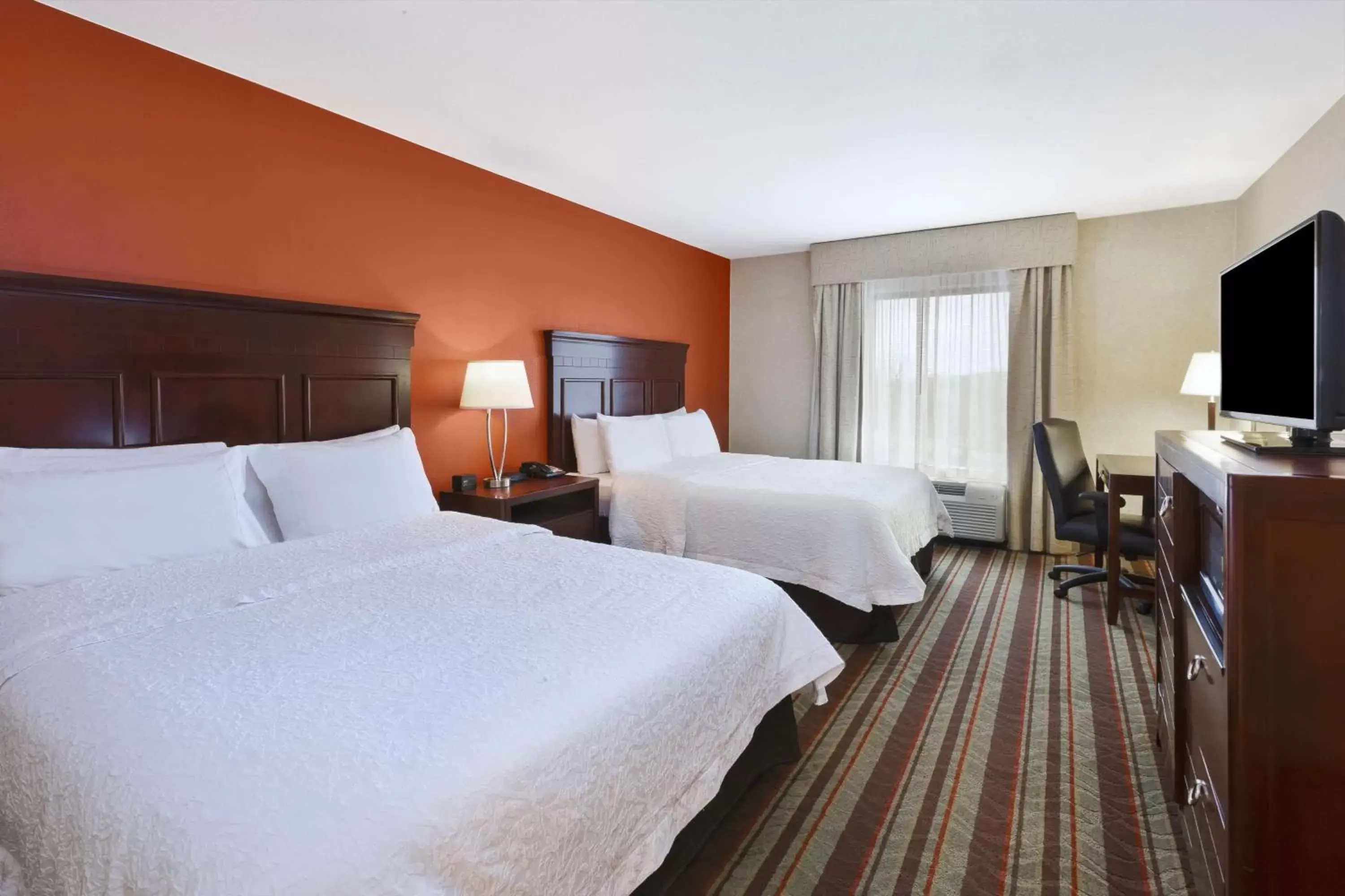 Bed in Hampton Inn Detroit/Southgate Bed in Hampton Inn Detroit/Southgate