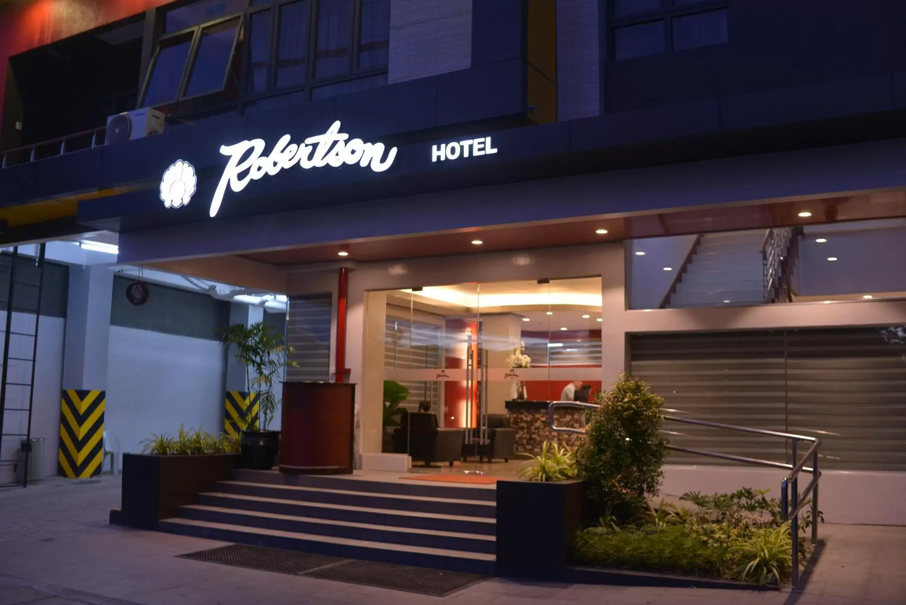 Facade/entrance in Robertson Hotel