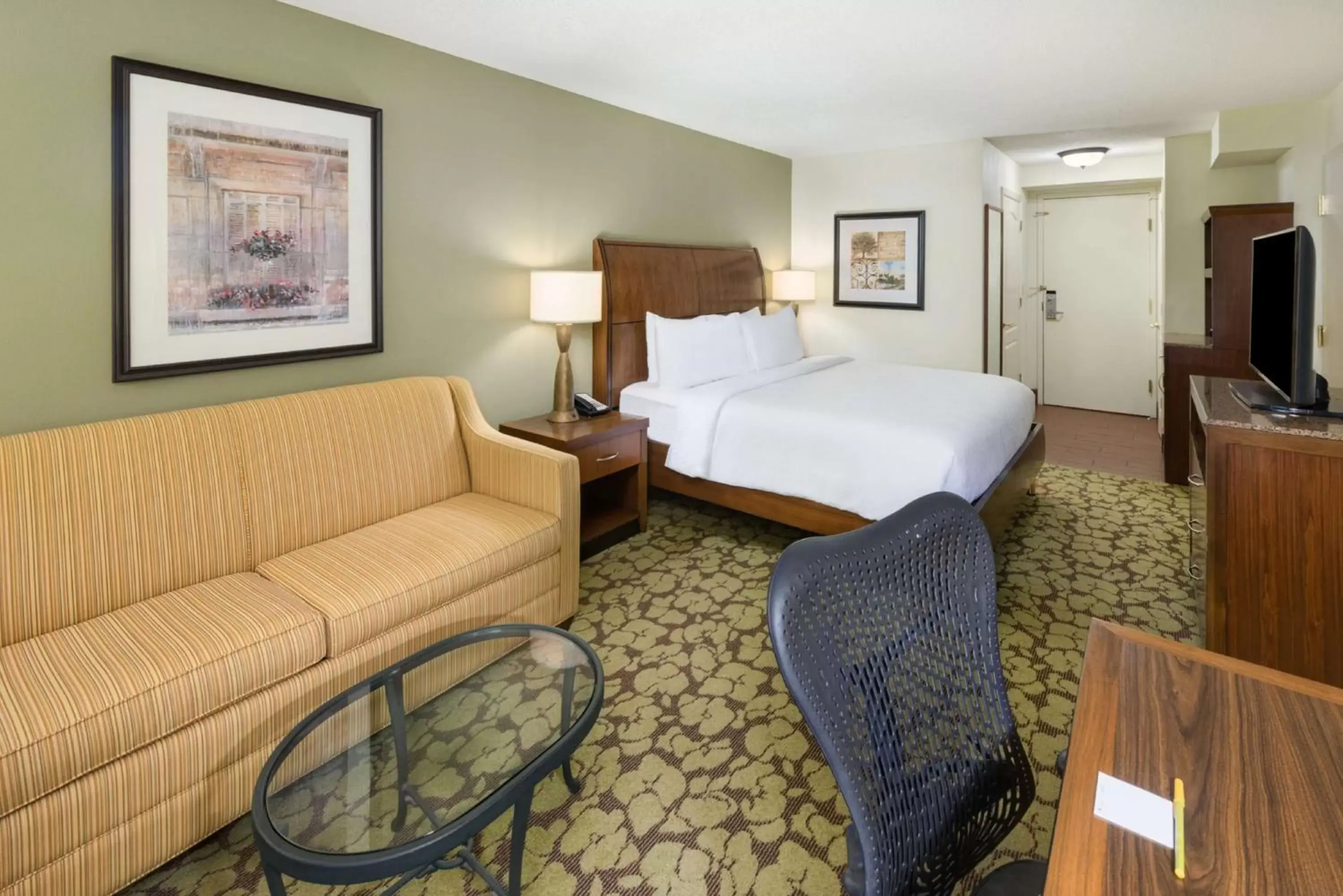 Bedroom in Hilton Garden Inn Atlanta North/Alpharetta