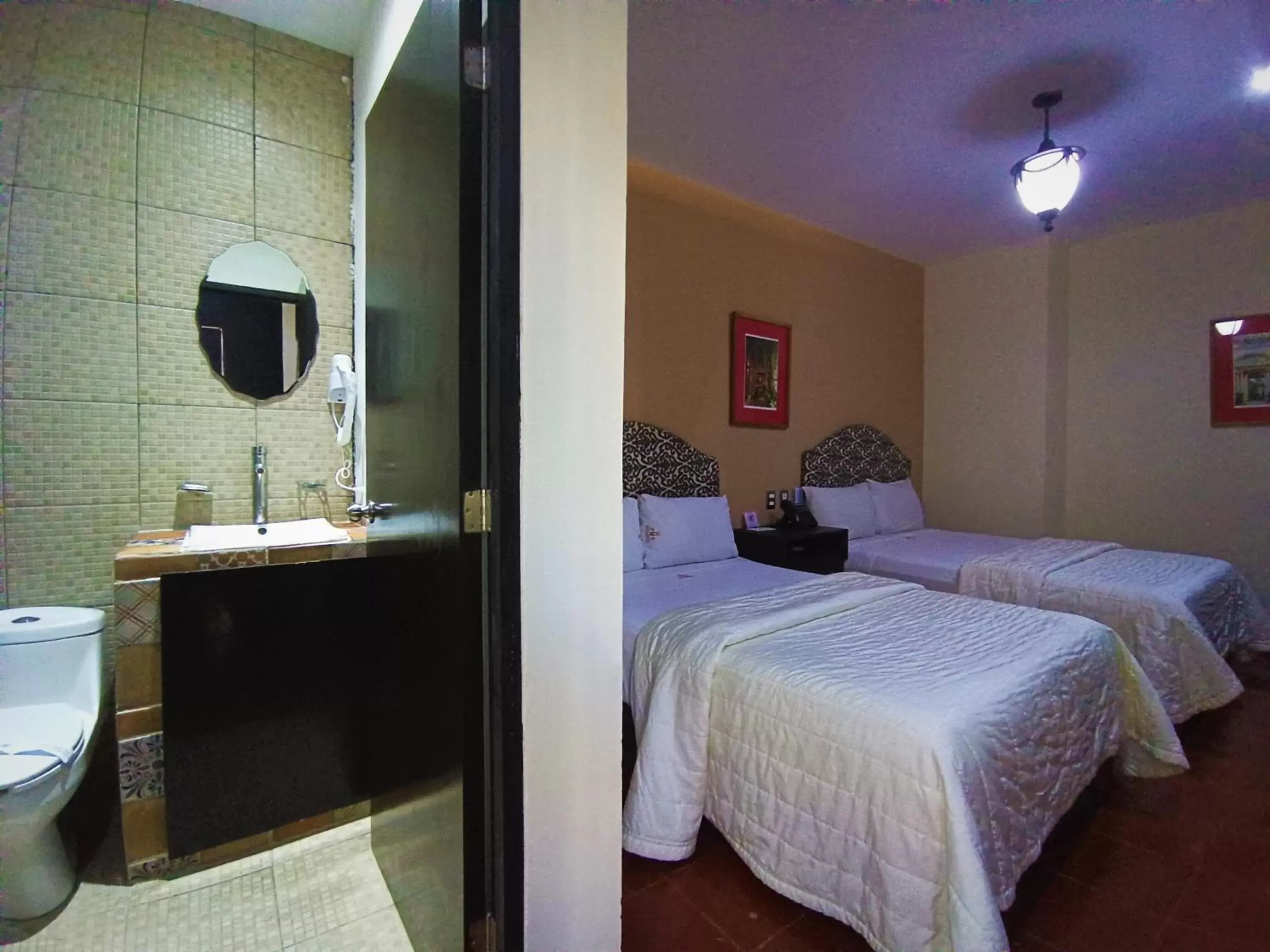 Bathroom, Bed in Hotel Merida