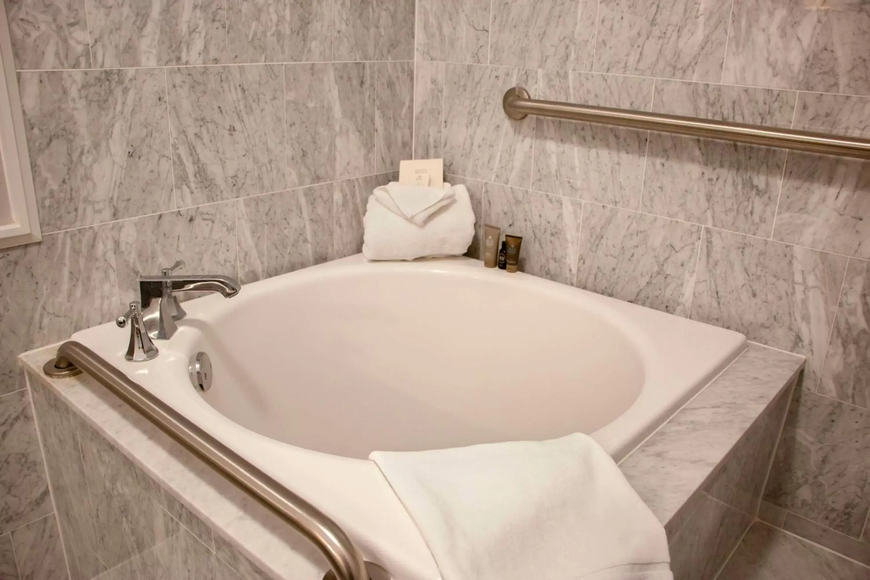 Bathroom in Royal Park Hotel