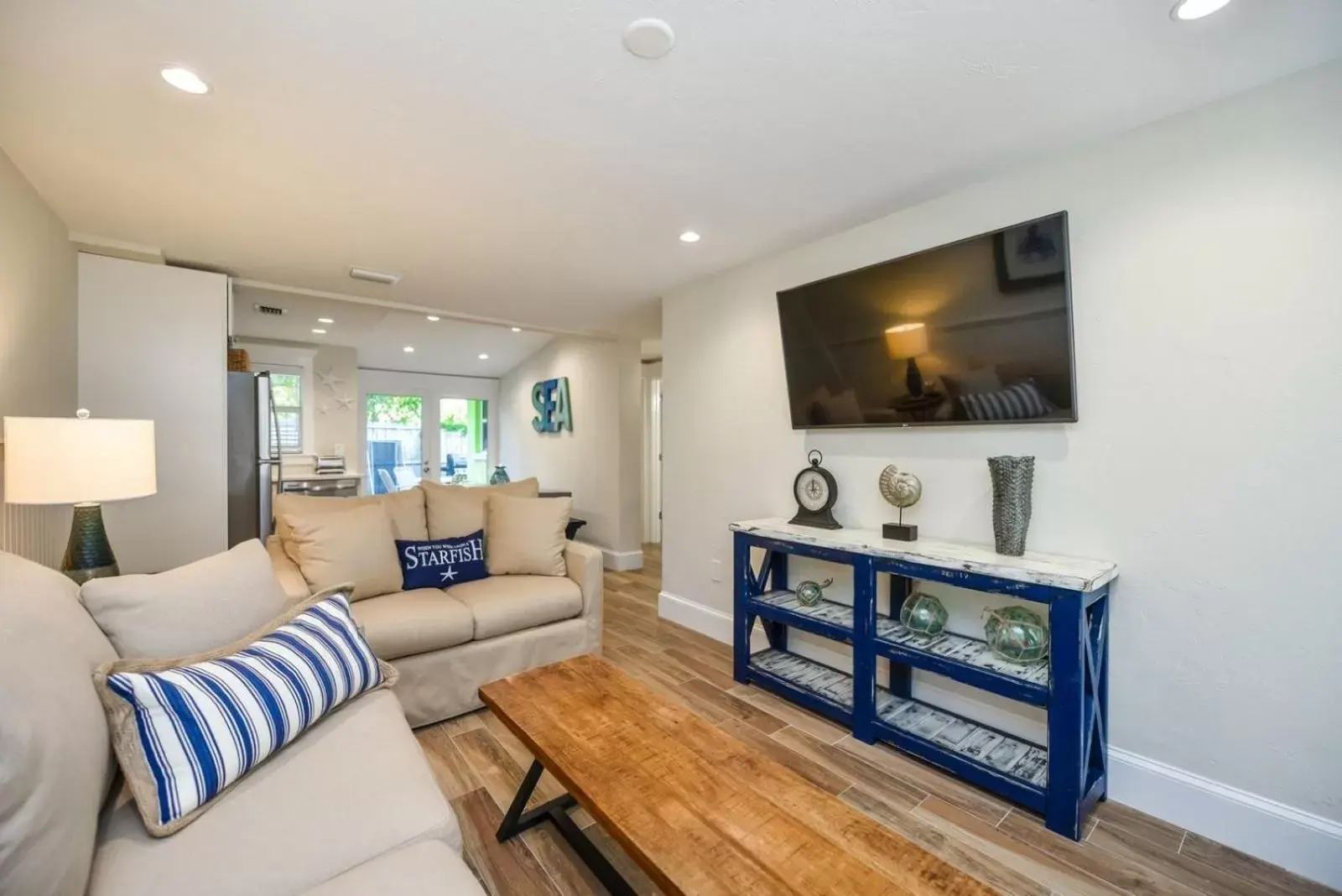 Living room, Seating Area in Tropical Breeze Resort