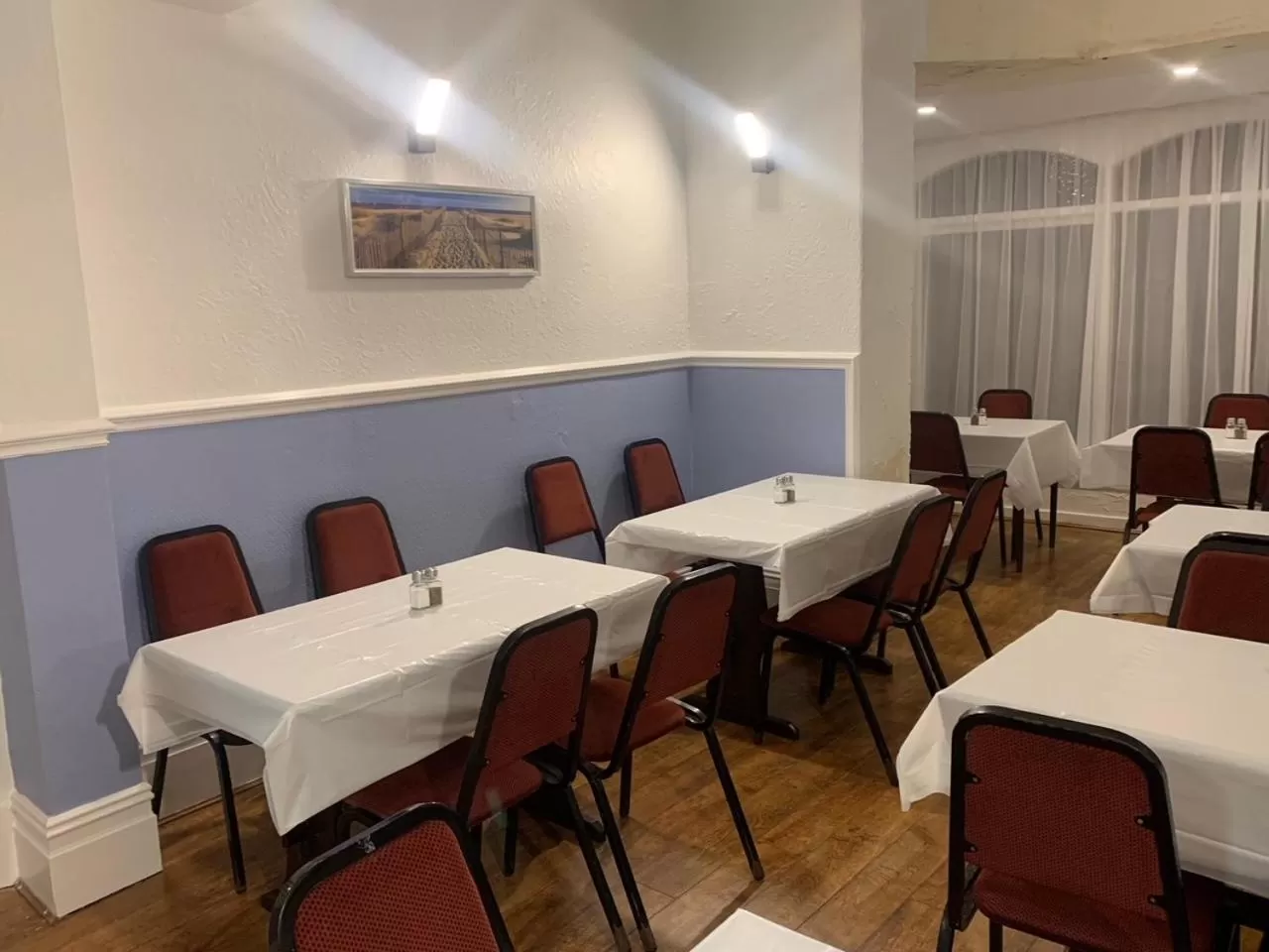 Restaurant/Places to Eat in Lucena Hotel